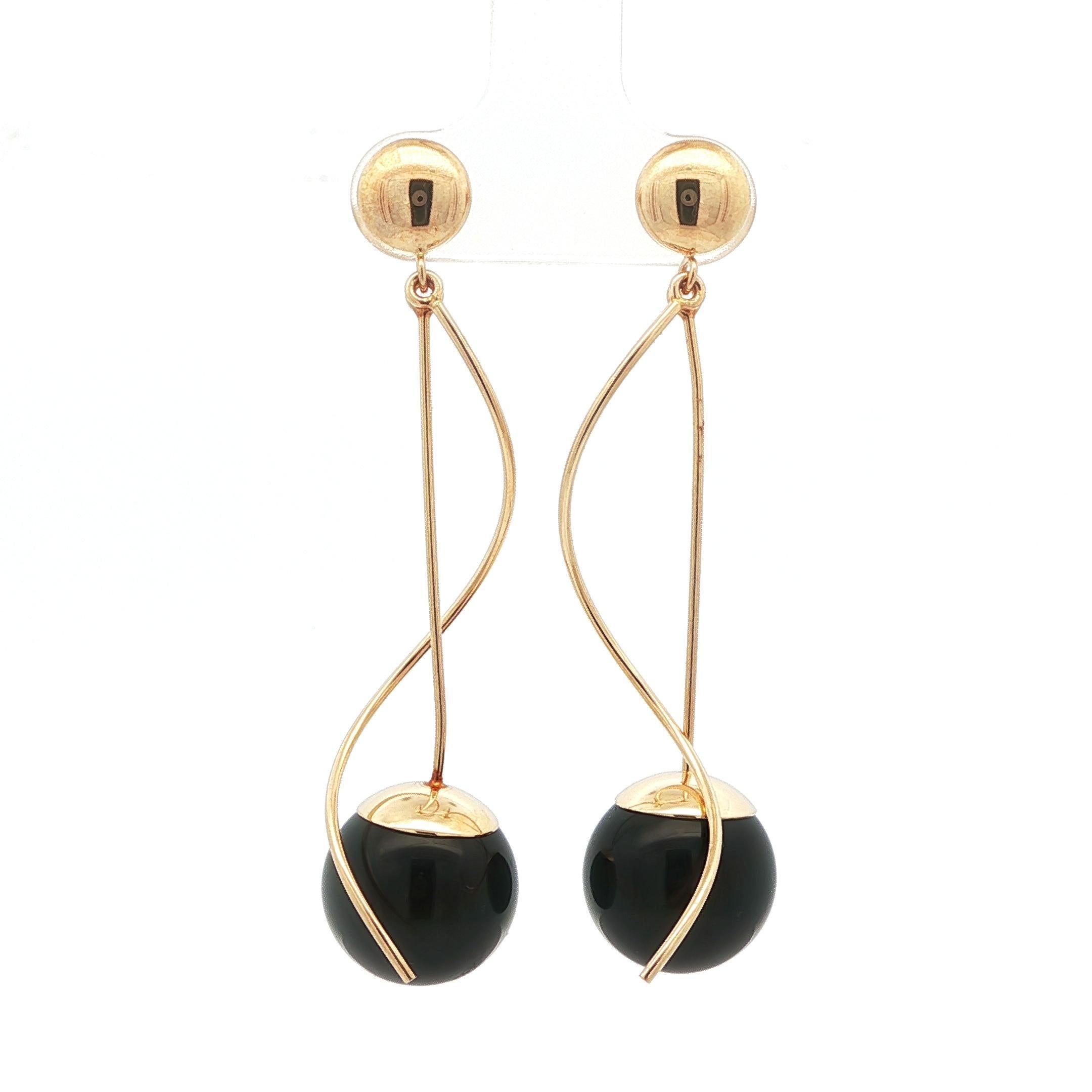 --Pietre: --
(2) Onice genuino naturale - taglio rotondo - colore nero - 12 mm (circa)

Materiale: Oro giallo massiccio 14k
Peso: 6,9 grammi
Altezza complessiva: 50,9 mm (2,00