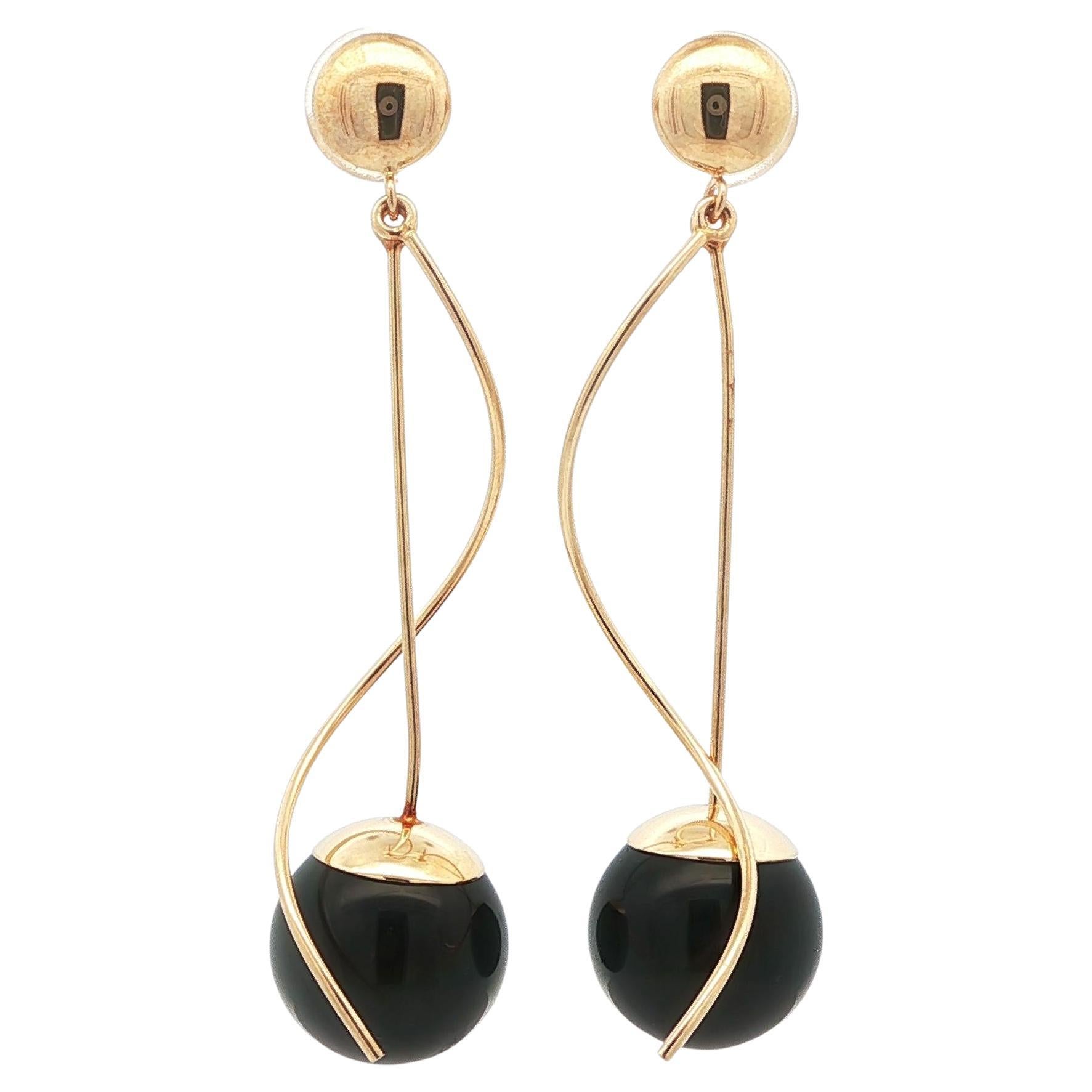 Orecchini a goccia in oro giallo 14k con perline di onice nero e accenti a spirale in vendita