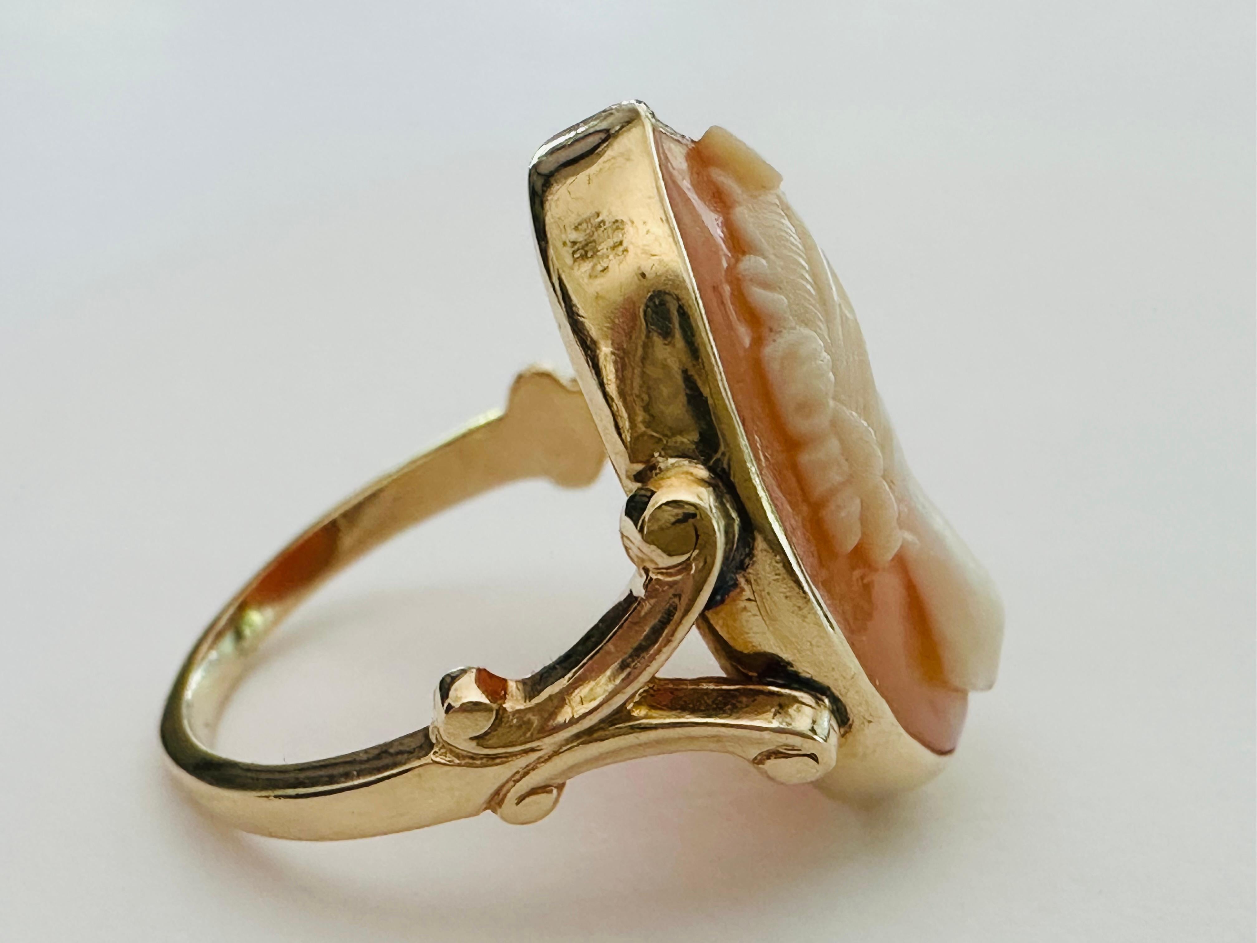 Estate 14K Gelbgold geschnitzt Lady Shell Cameo Ring im Angebot 1