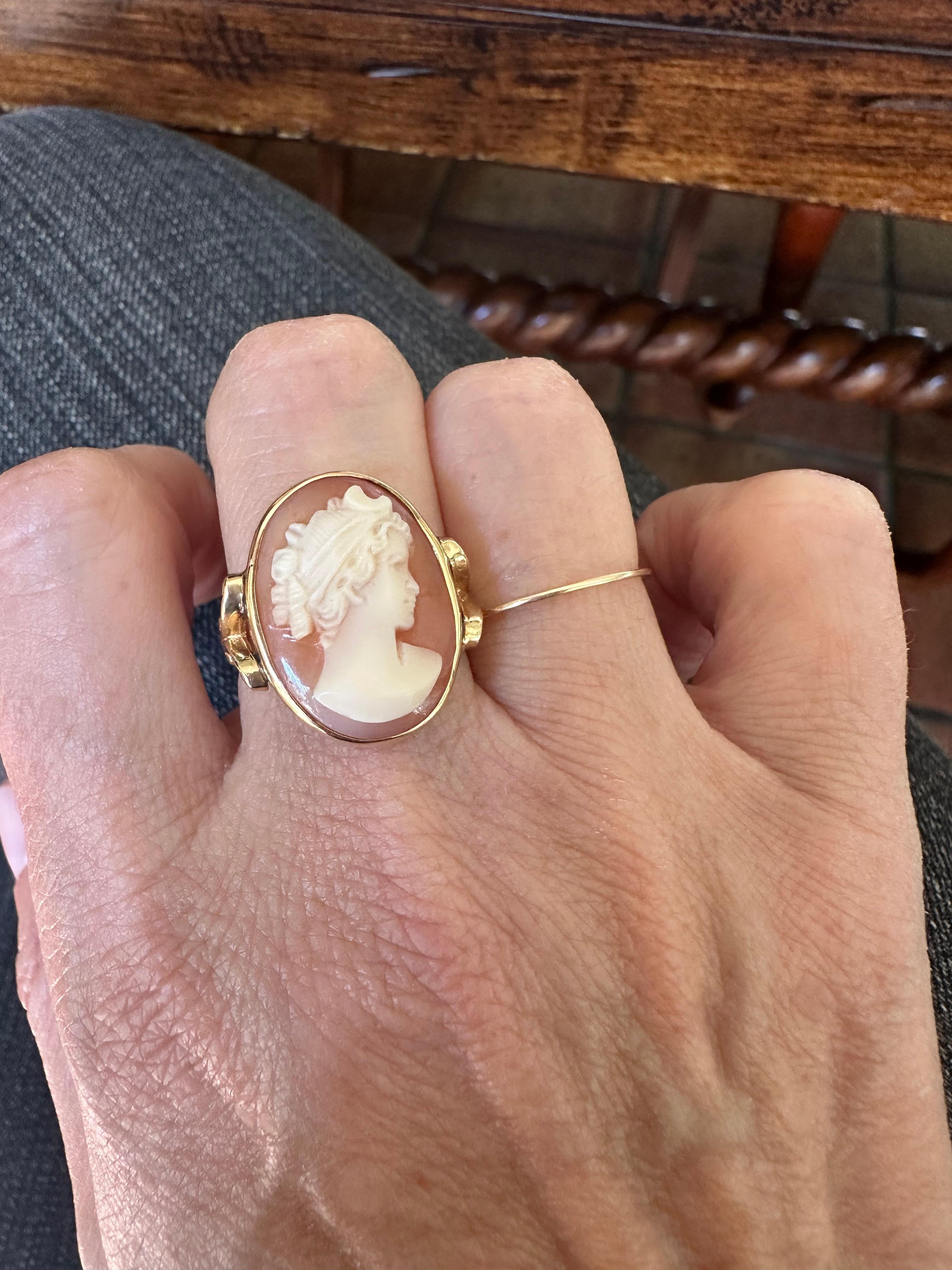 Estate 14K Gelbgold geschnitzt Lady Shell Cameo Ring im Angebot 2