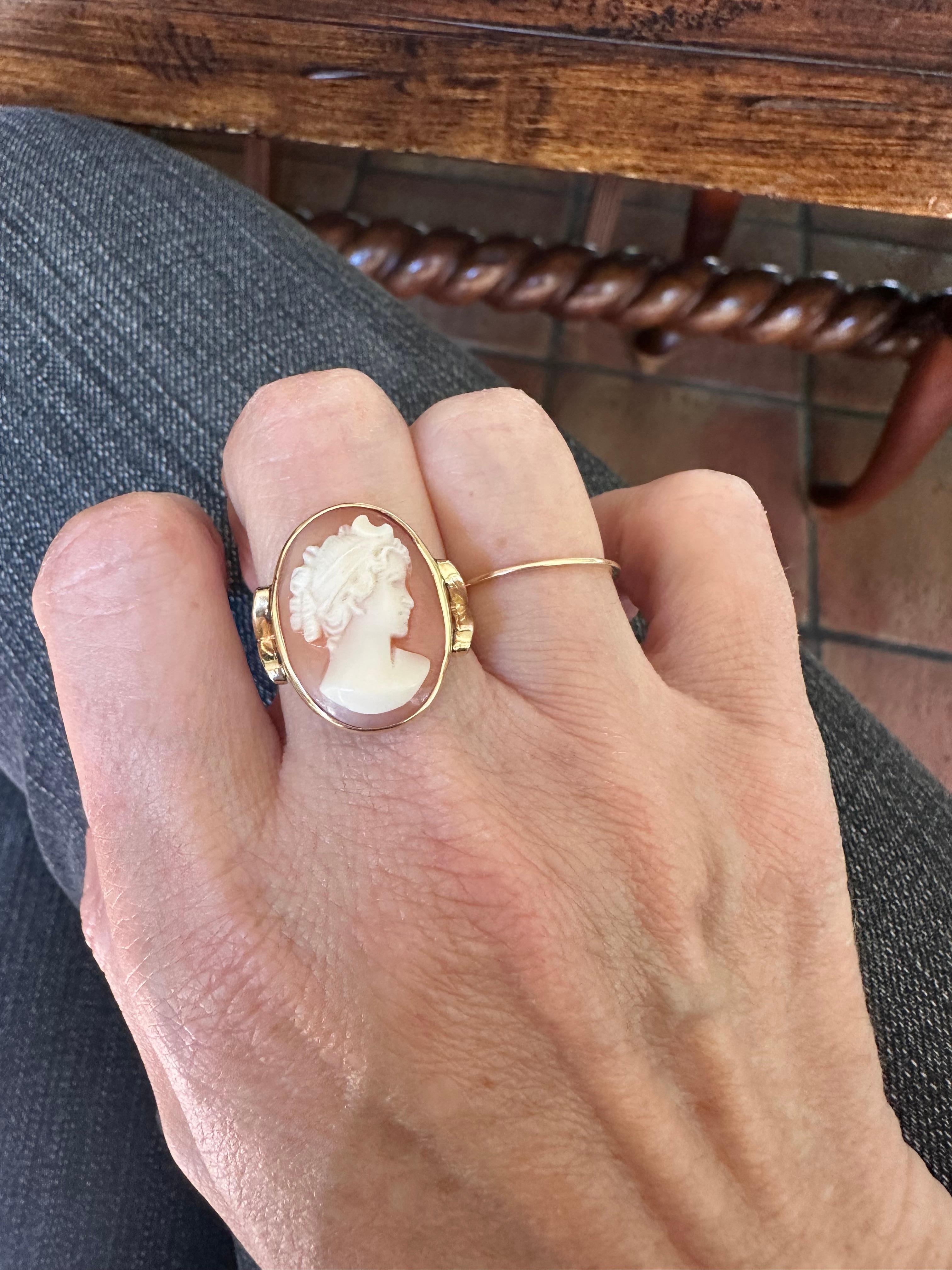 Estate 14K Gelbgold geschnitzt Lady Shell Cameo Ring im Angebot 3