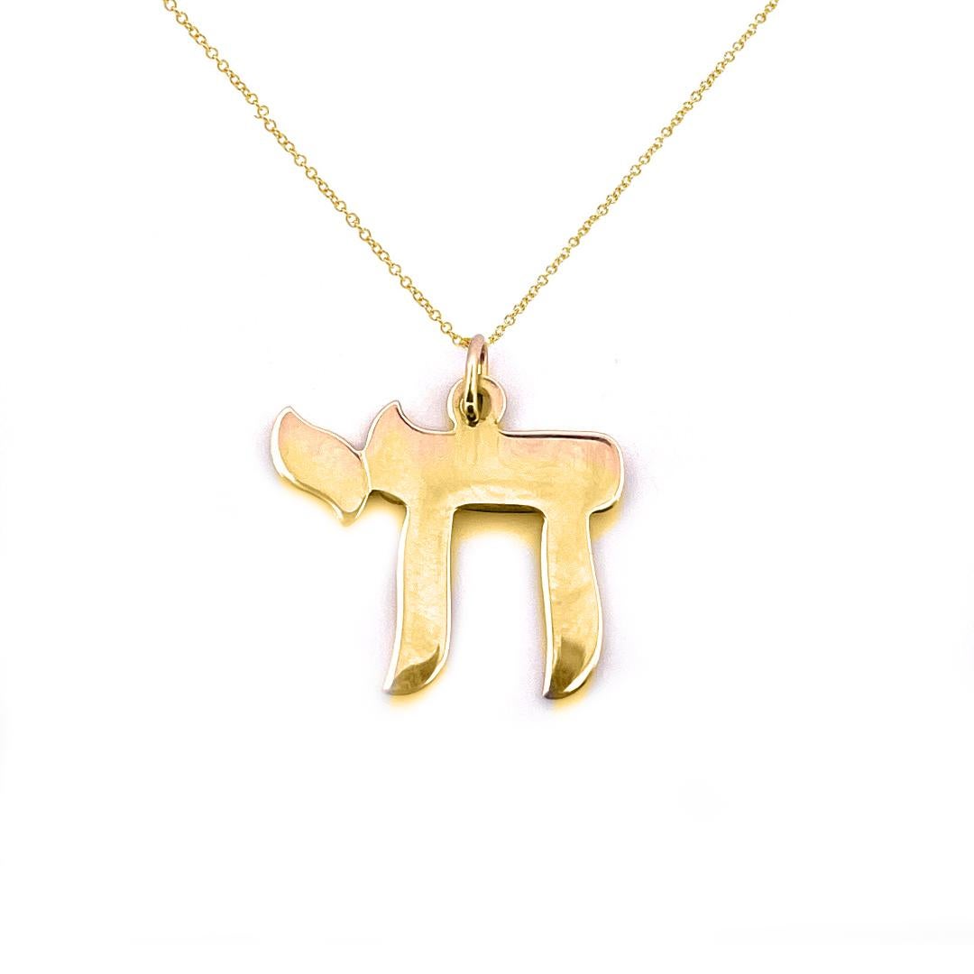 Estate 14karat Yellow Gold Chai Hebrew Letter Pendant In New Condition In New York, NY