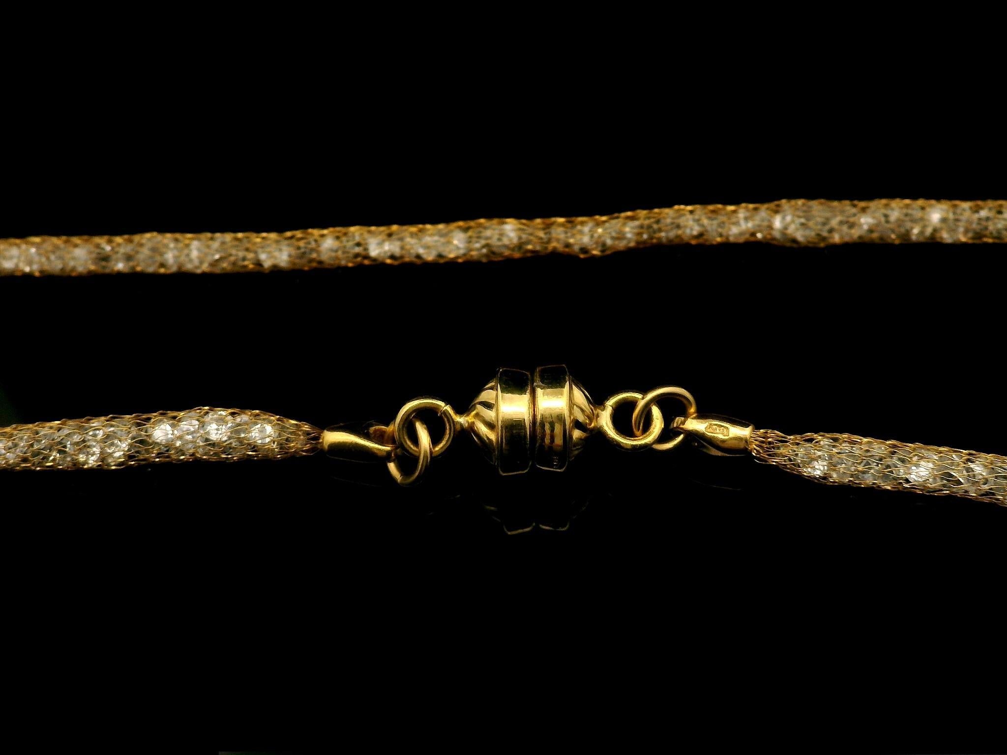 Estate 14k Yellow Gold Cubic Zirconia Mesh Statement Necklace w/ Magnetic Clasp In Excellent Condition For Sale In Montclair, NJ