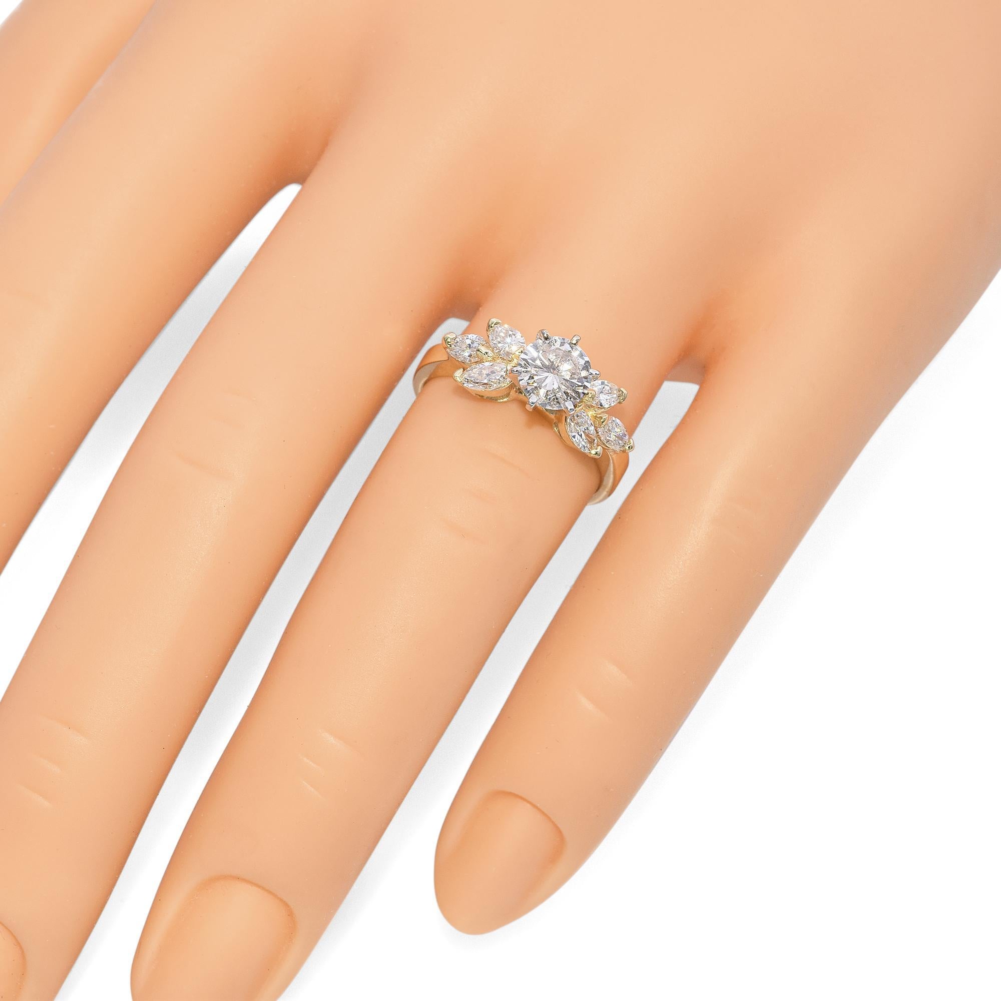 Taille ronde Bague grappe de diamants en or jaune 14 carats en vente