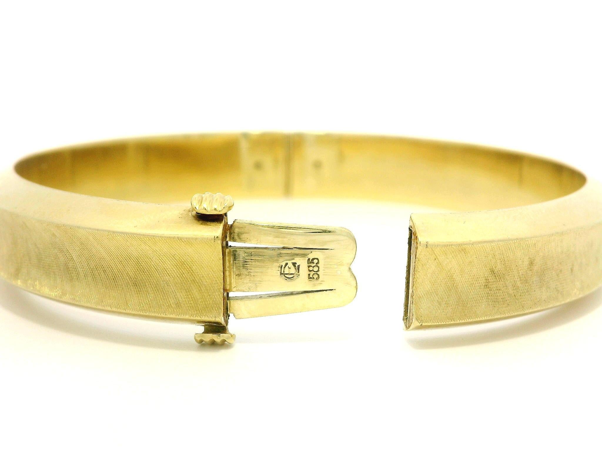 Estate 14k Yellow Gold Florentine & Polished Finish Hinged Bangle Bracelet For Sale 6