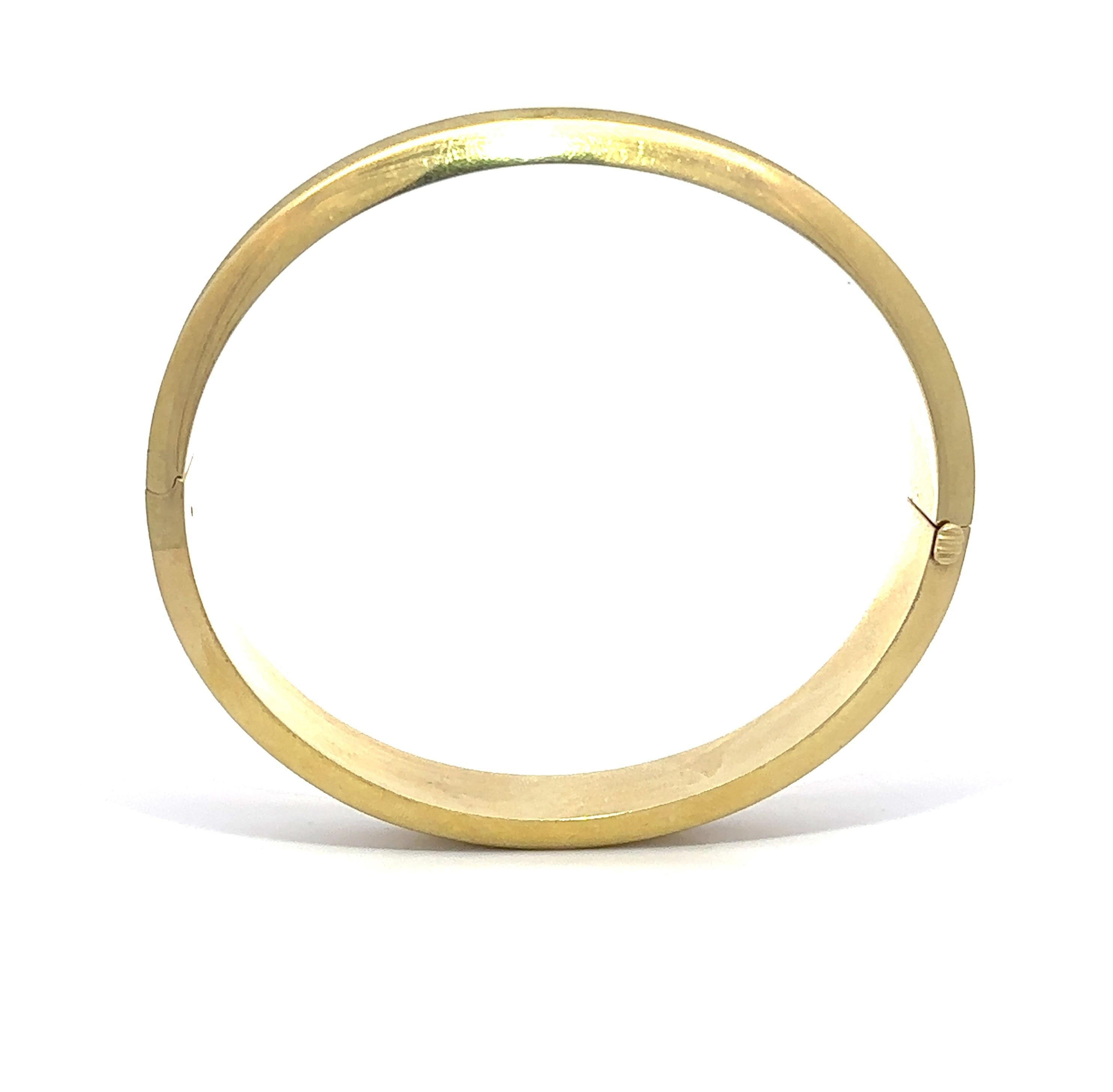 Estate 14k Yellow Gold Florentine & Polished Finish Hinged Bangle Bracelet For Sale 9