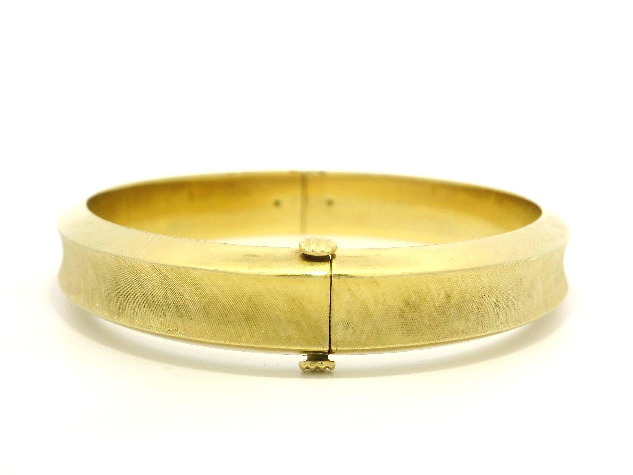 Estate 14k Yellow Gold Florentine & Polished Finish Hinged Bangle Bracelet For Sale 11