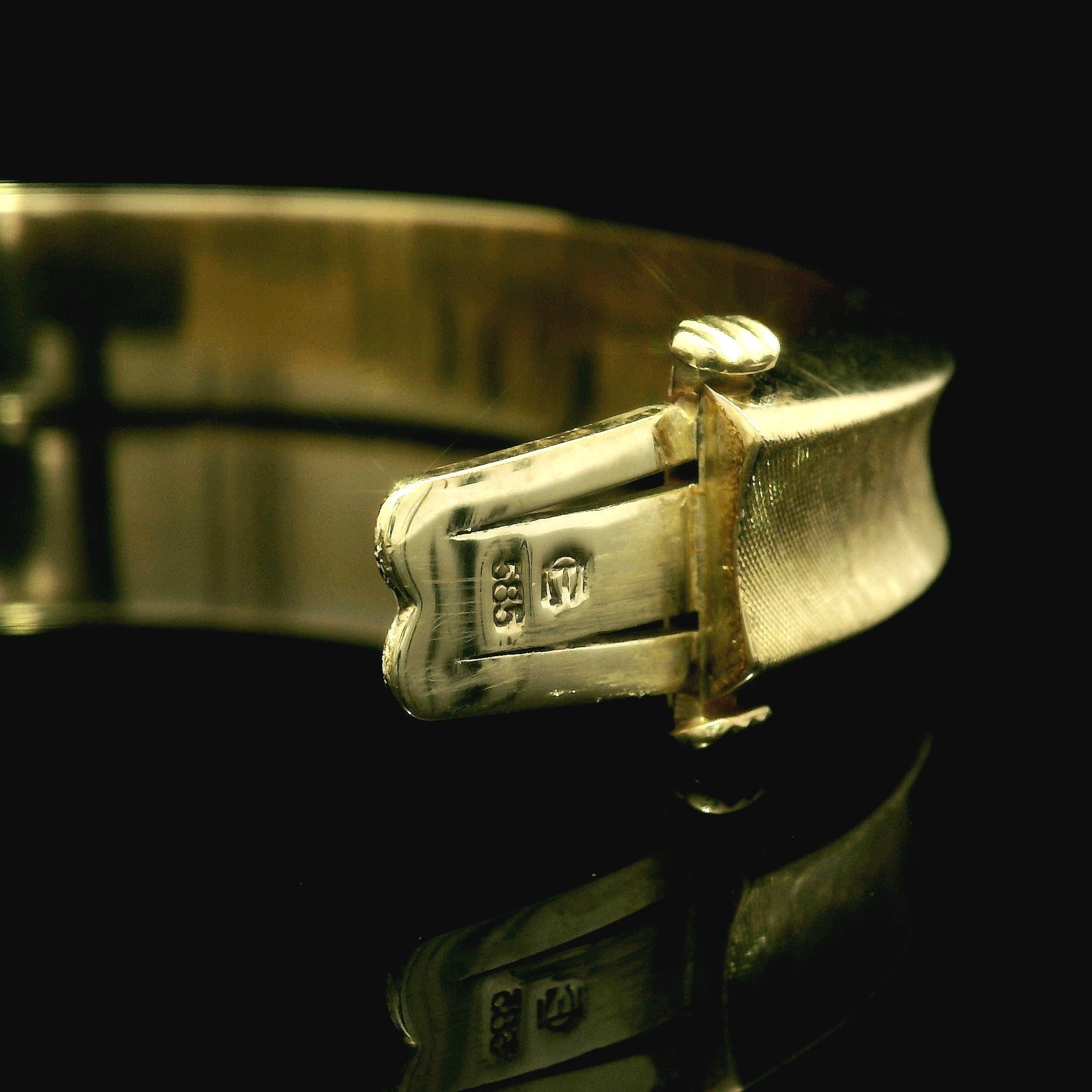 Estate 14k Yellow Gold Florentine & Polished Finish Hinged Bangle Bracelet For Sale 2