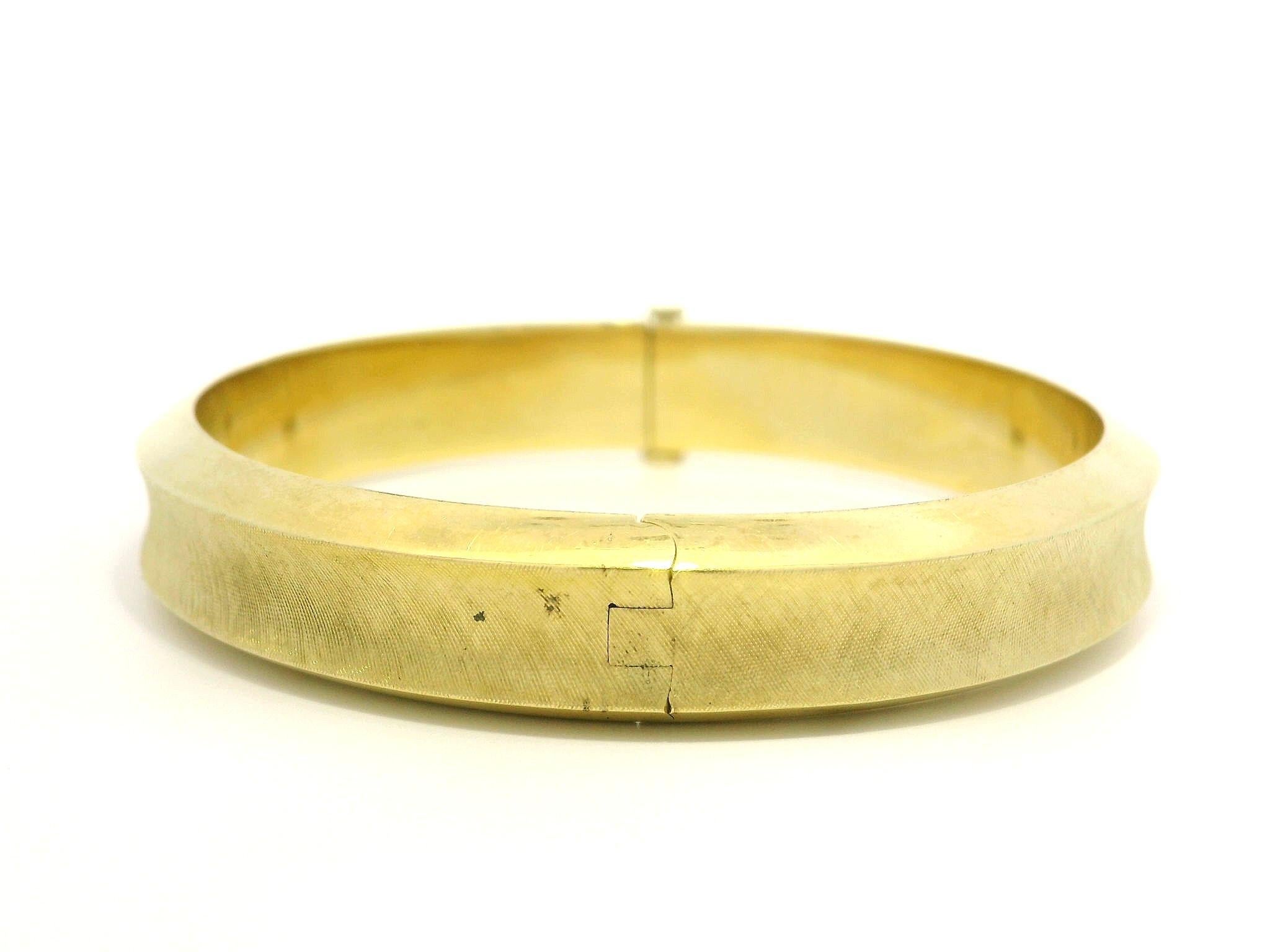 Estate 14k Yellow Gold Florentine & Polished Finish Hinged Bangle Bracelet For Sale 5