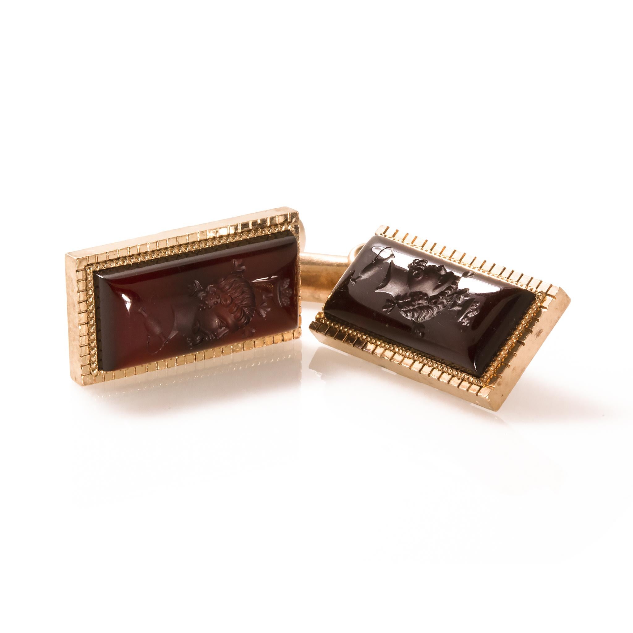 Estate 14 Karat Yellow Gold Intaglio Red Stone Cufflinks In Good Condition In New York, NY