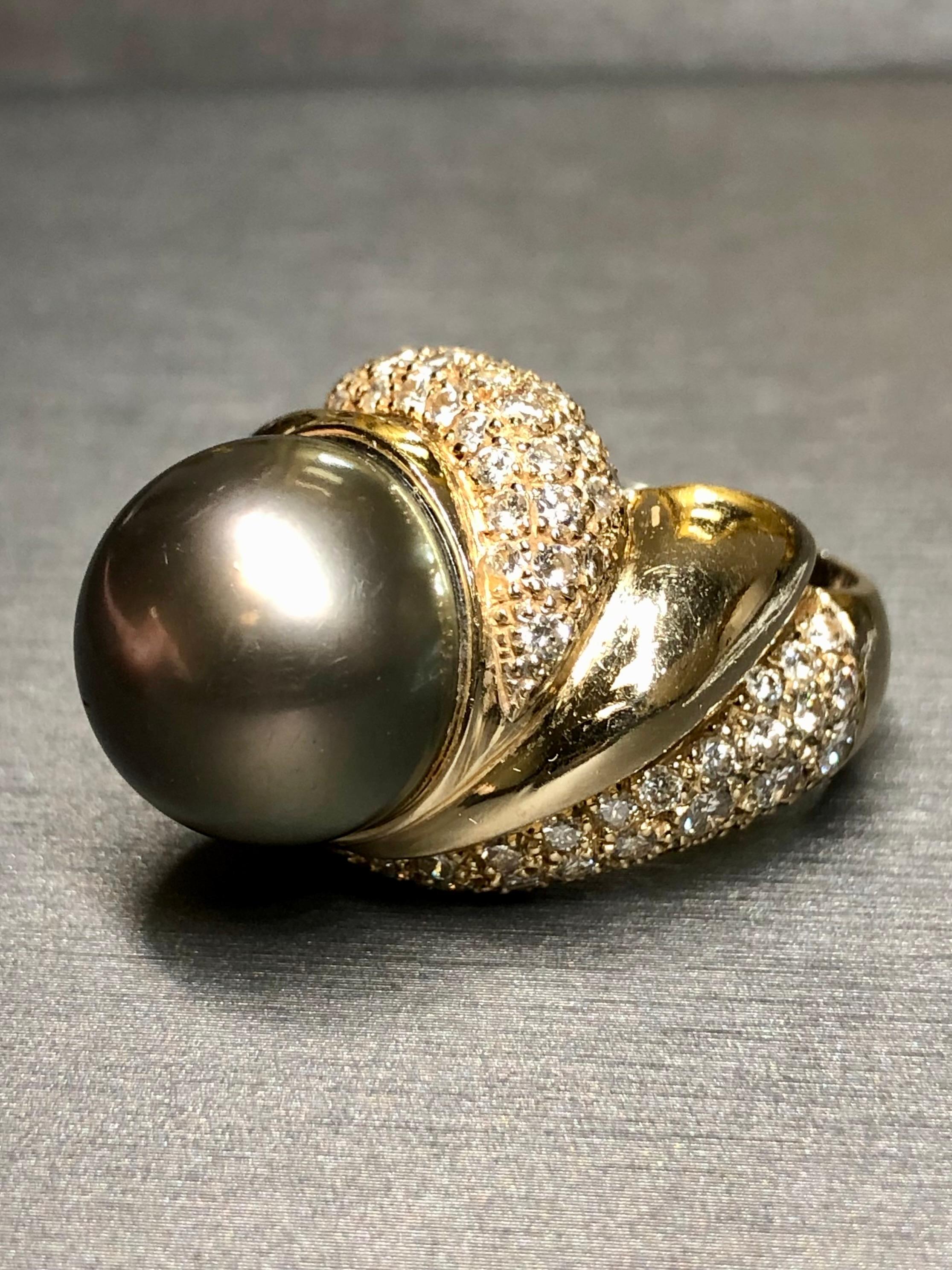 Contemporain Bague cocktail en or jaune 14 carats avec grande perle de Tahiti et diamants, de 15,4 mm en vente