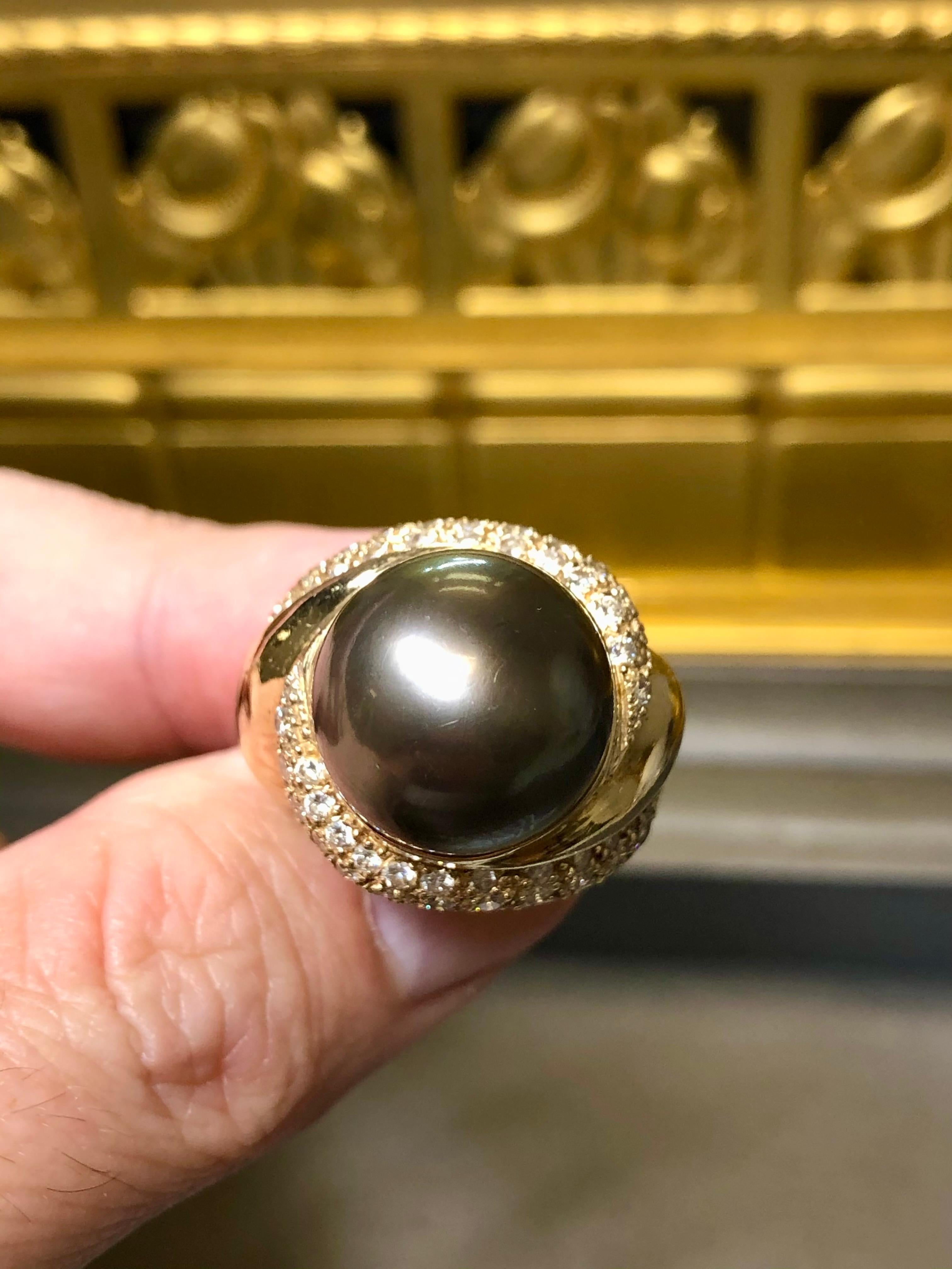 Bague cocktail en or jaune 14 carats avec grande perle de Tahiti et diamants, de 15,4 mm Unisexe en vente