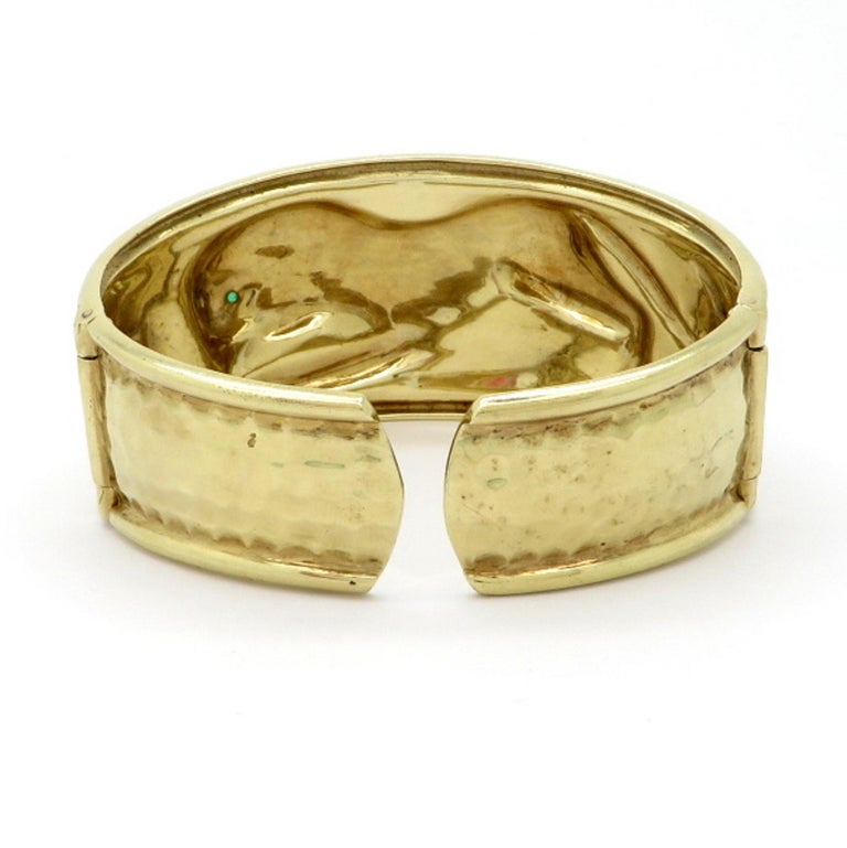 Estate 14 Karat Yellow Gold Lion Emerald Cuff Bangle Bracelet For Sale
