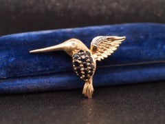 Antiker Anhänger und Brosche aus 14-karätigem Gelbgold mit Saphir und Diamanten in Kolibri-Form