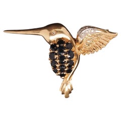 Antiker Anhänger und Brosche aus 14-karätigem Gelbgold mit Saphir und Diamanten in Kolibri-Form