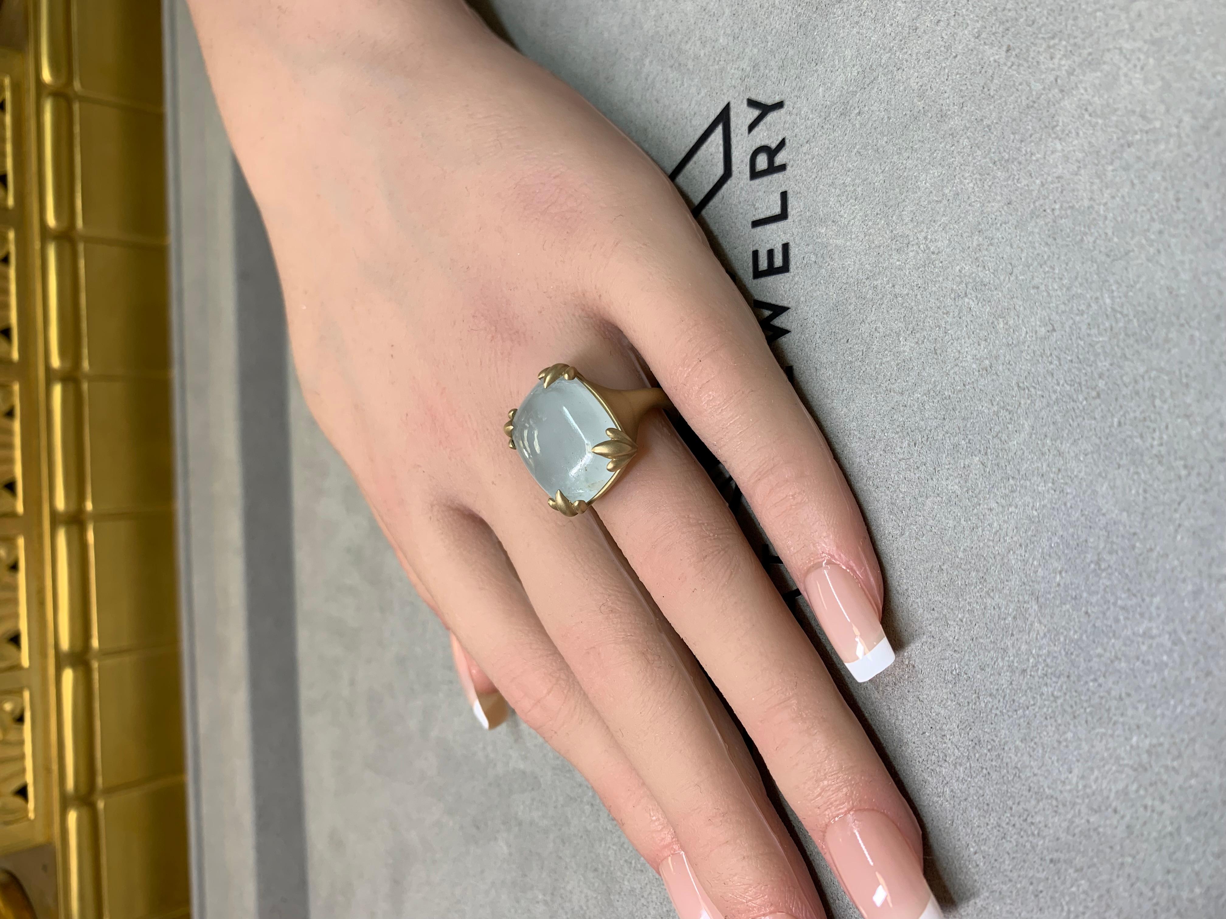 Bague cocktail en or jaune 14K satiné avec aigue-marine en cabochon coussin en vente 4