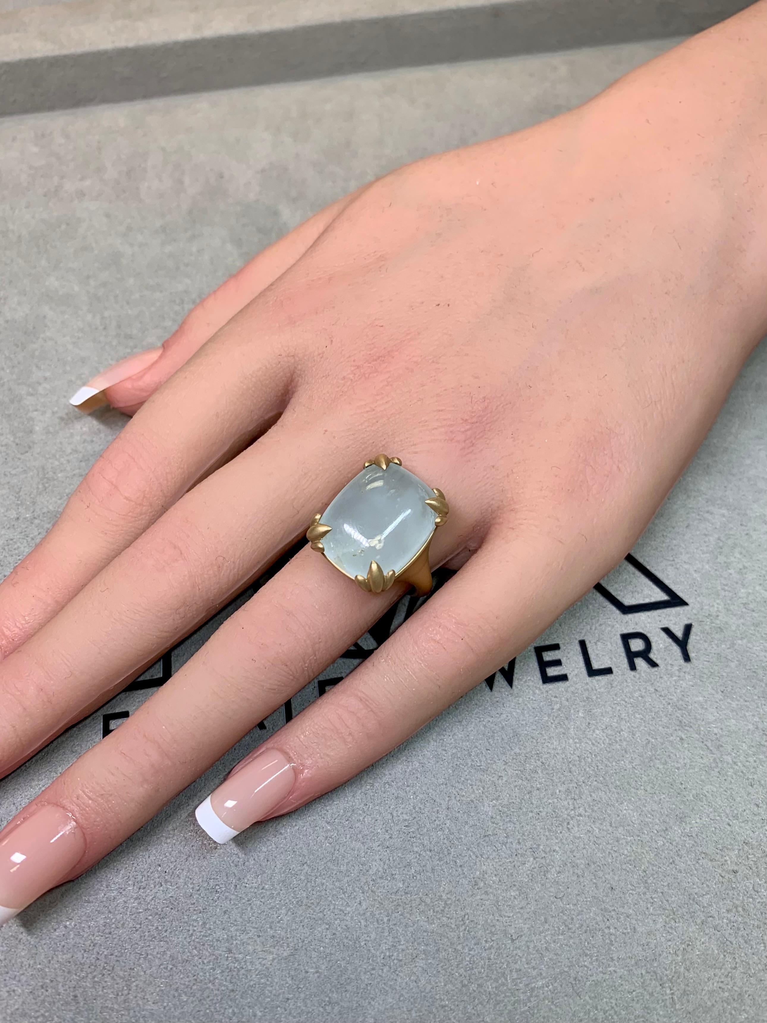 Bague cocktail en or jaune 14K satiné avec aigue-marine en cabochon coussin en vente 5