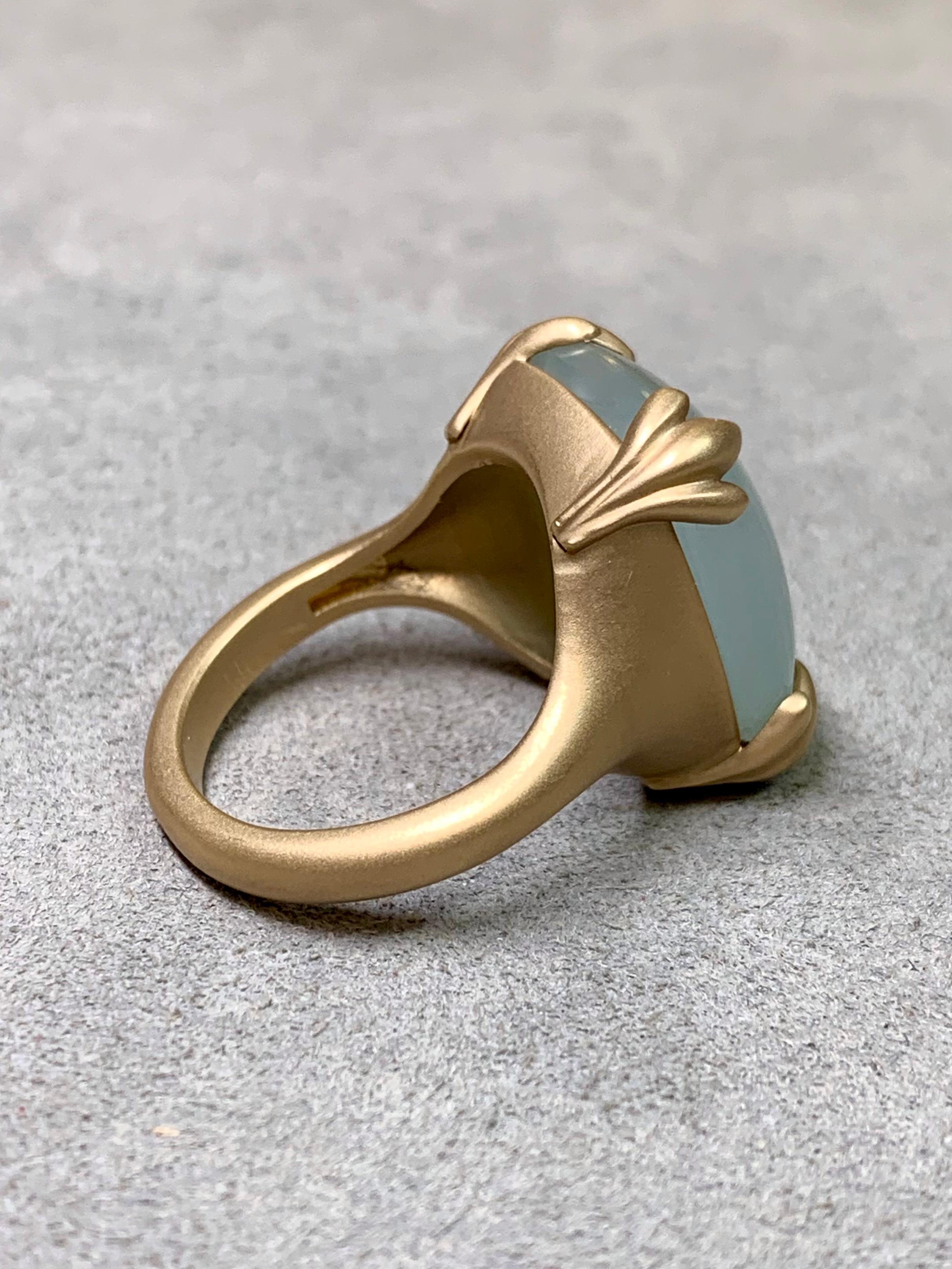 Bague cocktail en or jaune 14K satiné avec aigue-marine en cabochon coussin en vente 1