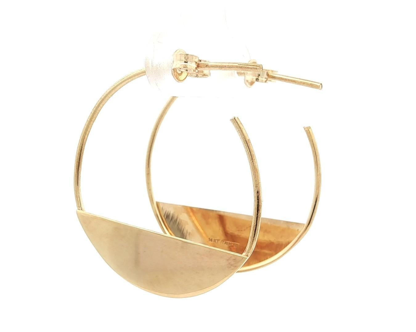 Orecchini a cerchio medi geometrici a semicerchio in oro giallo 14k Estate In condizioni ottime in vendita a Montclair, NJ