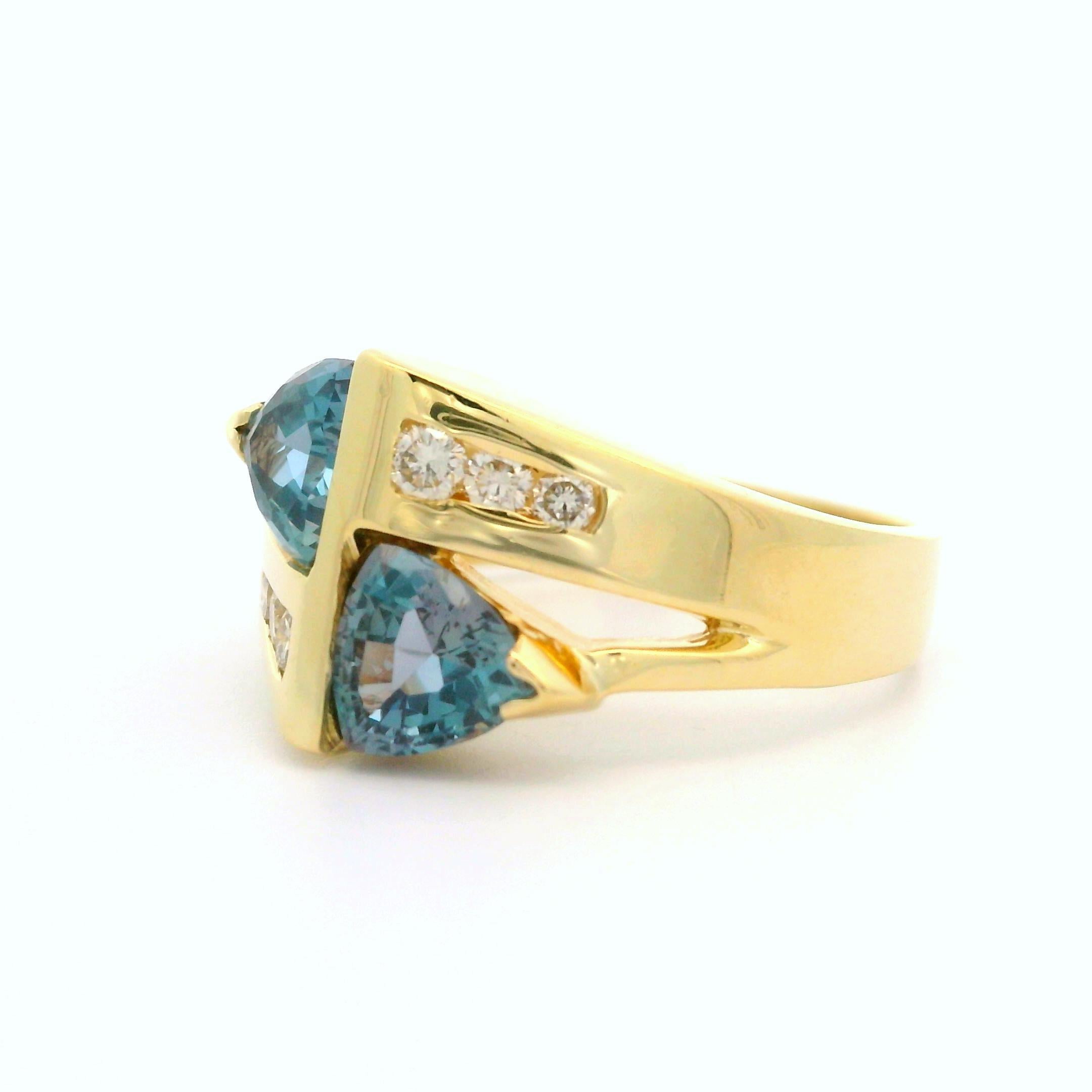 Donna Anello da cocktail in oro giallo 14k con taglio trilione e diamante topazio mistico in vendita