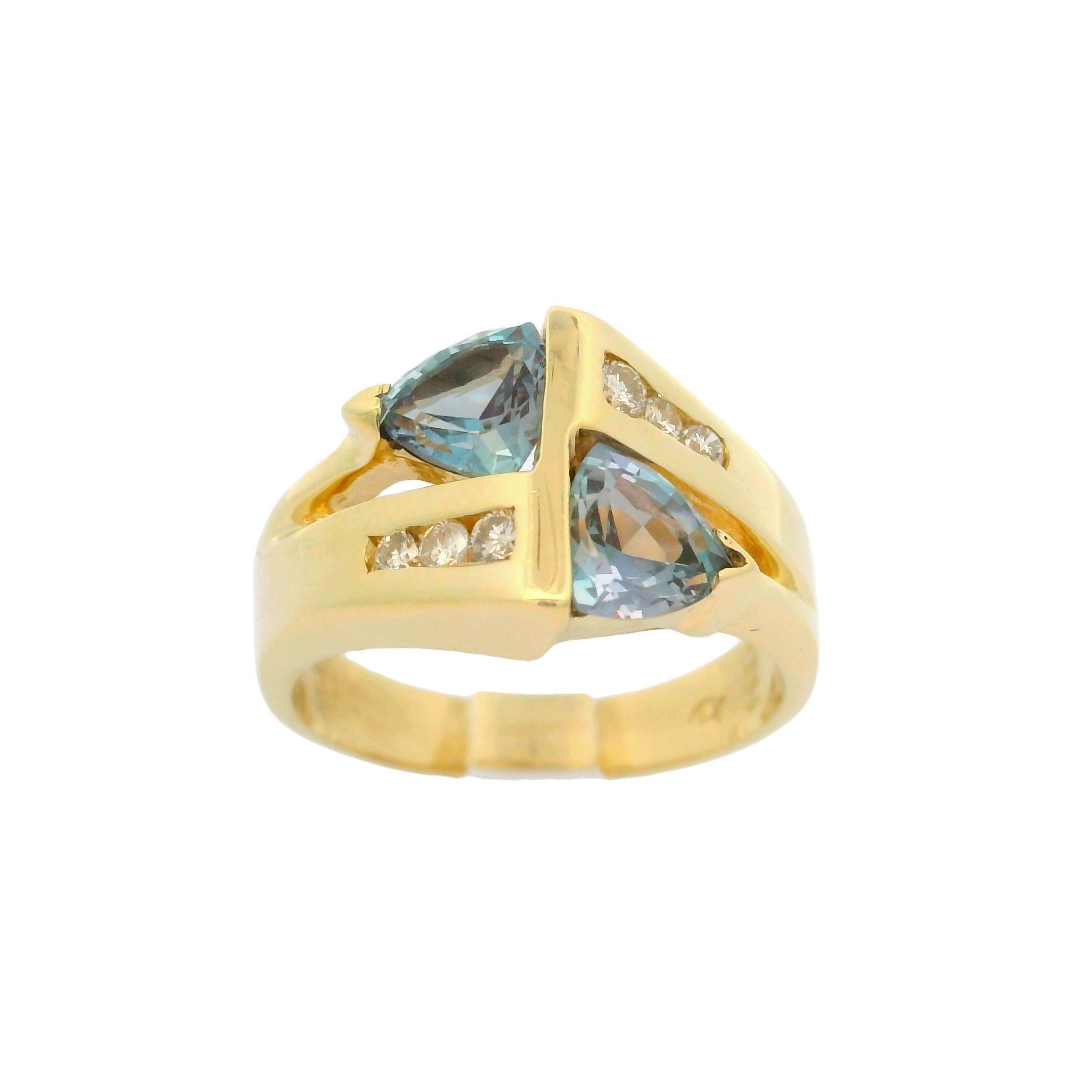 Anello da cocktail in oro giallo 14k con taglio trilione e diamante topazio mistico in vendita 3