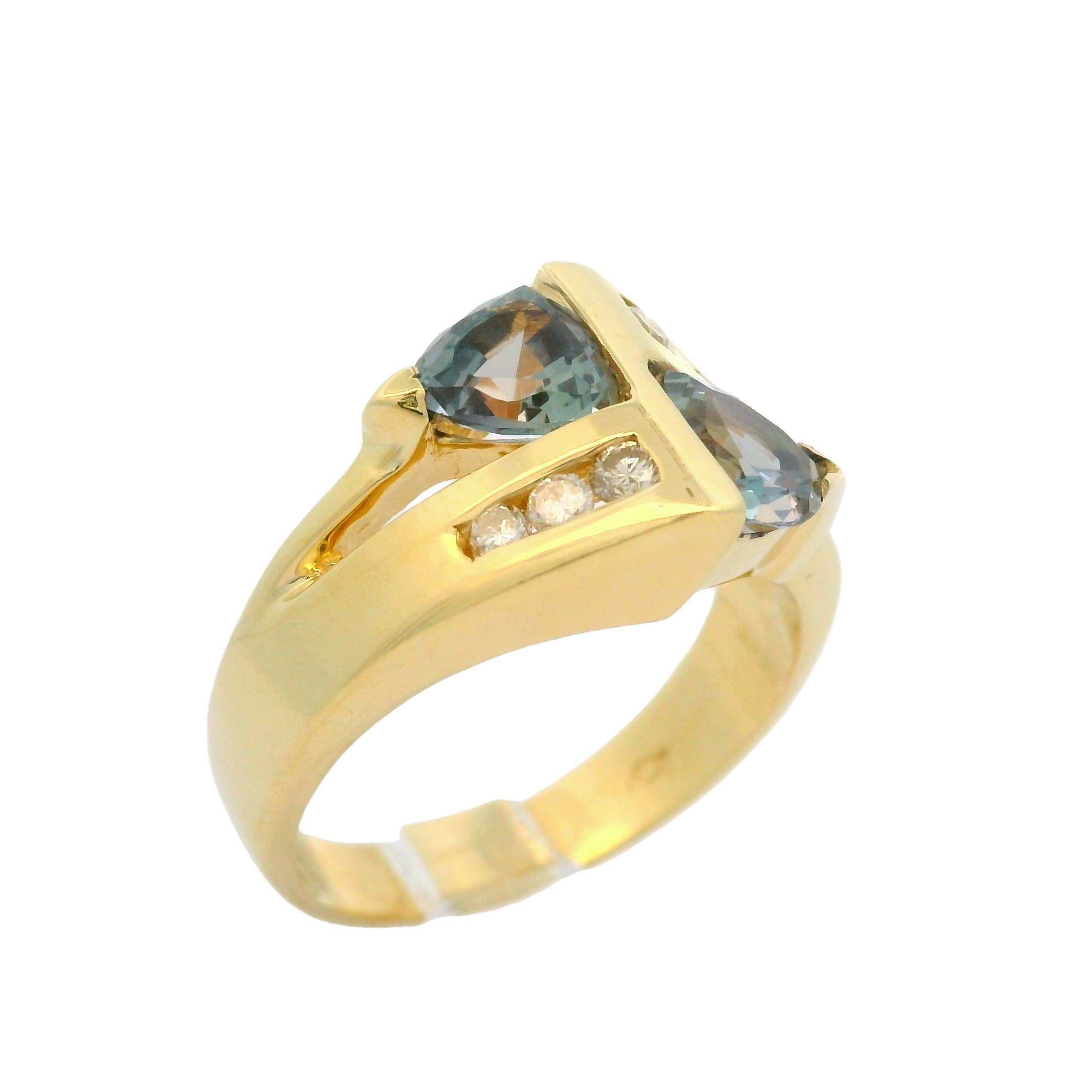 Anello da cocktail in oro giallo 14k con taglio trilione e diamante topazio mistico in vendita 4
