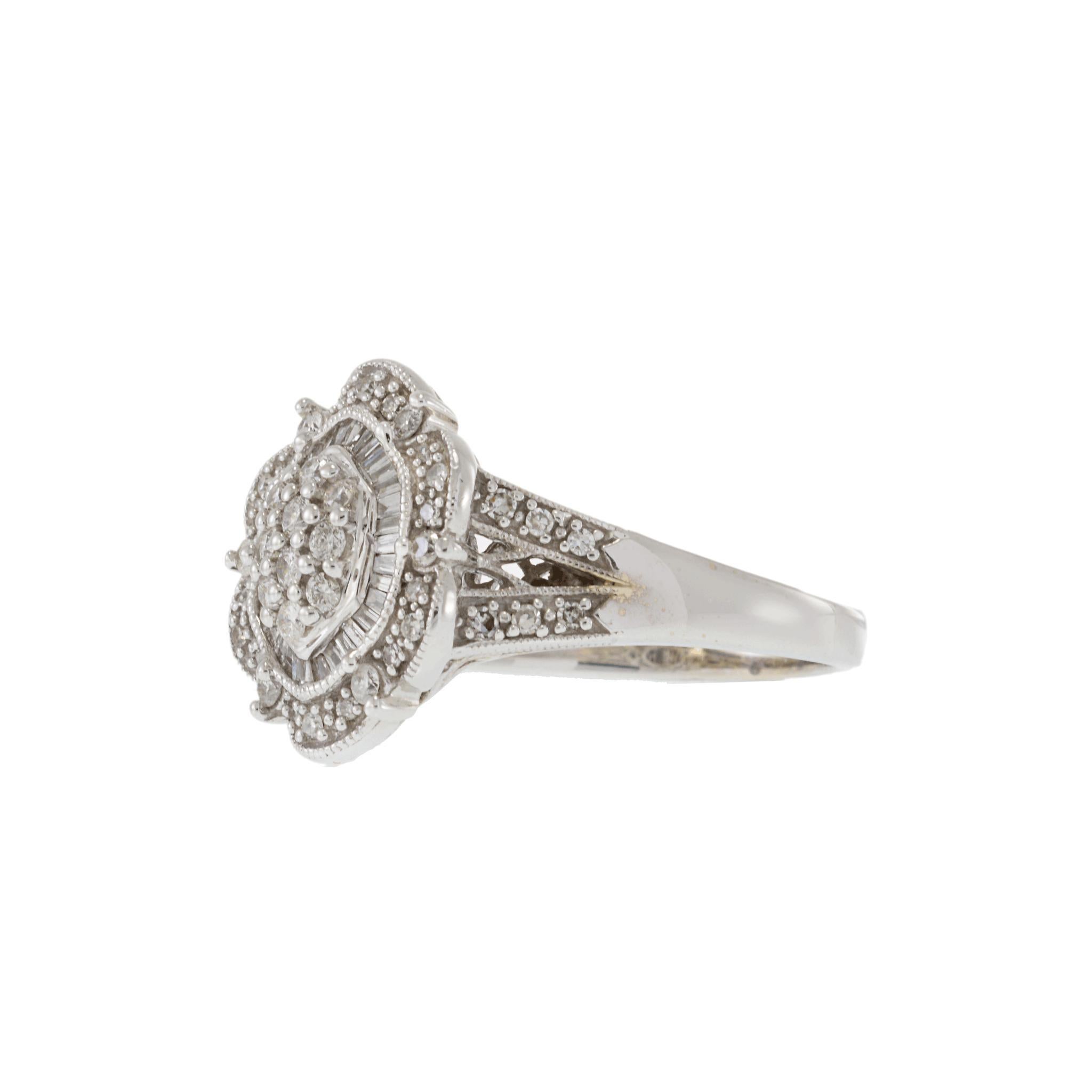 Art Déco Anello con diamante stile Deco in oro bianco 14KT di proprietà in vendita