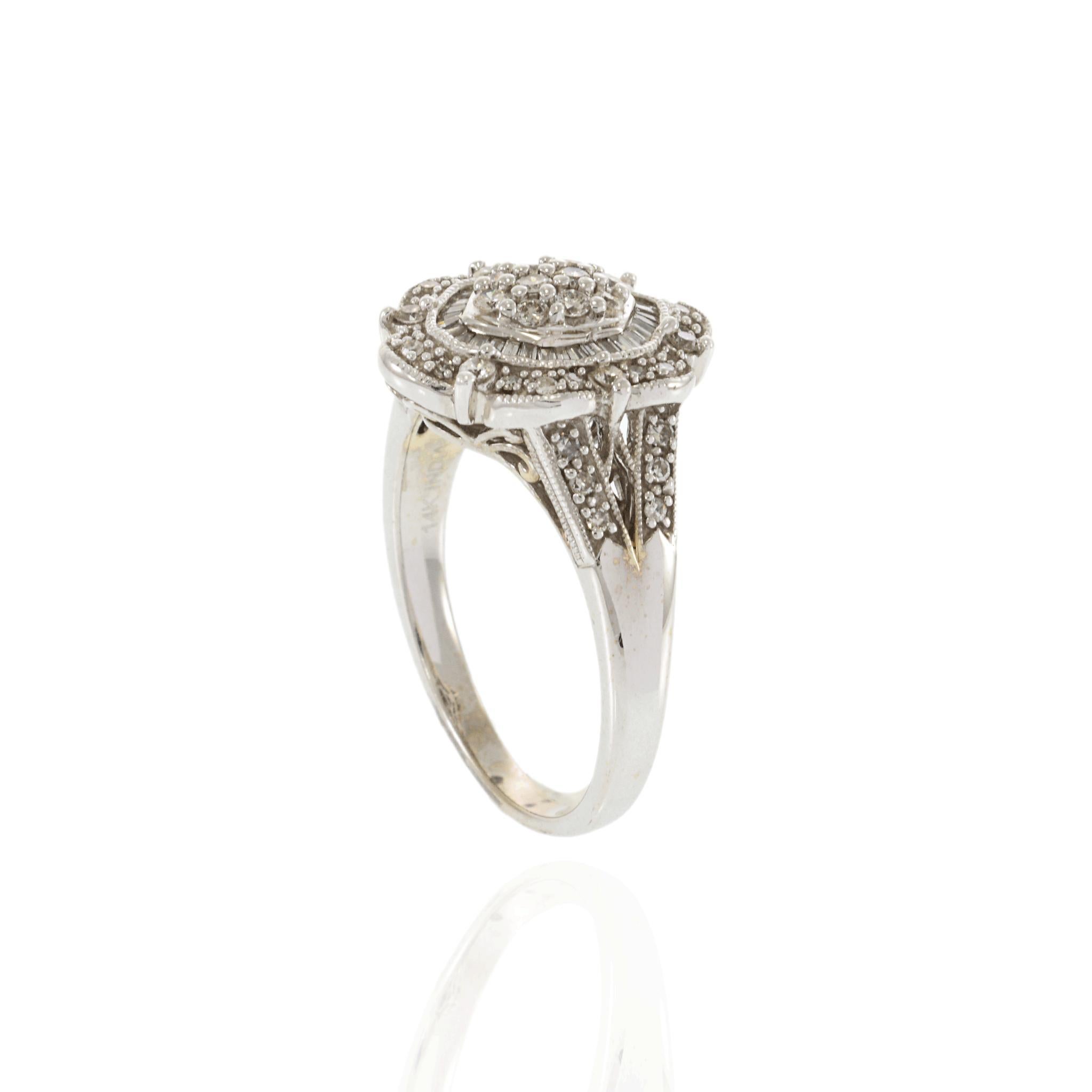 Donna Anello con diamante stile Deco in oro bianco 14KT di proprietà in vendita