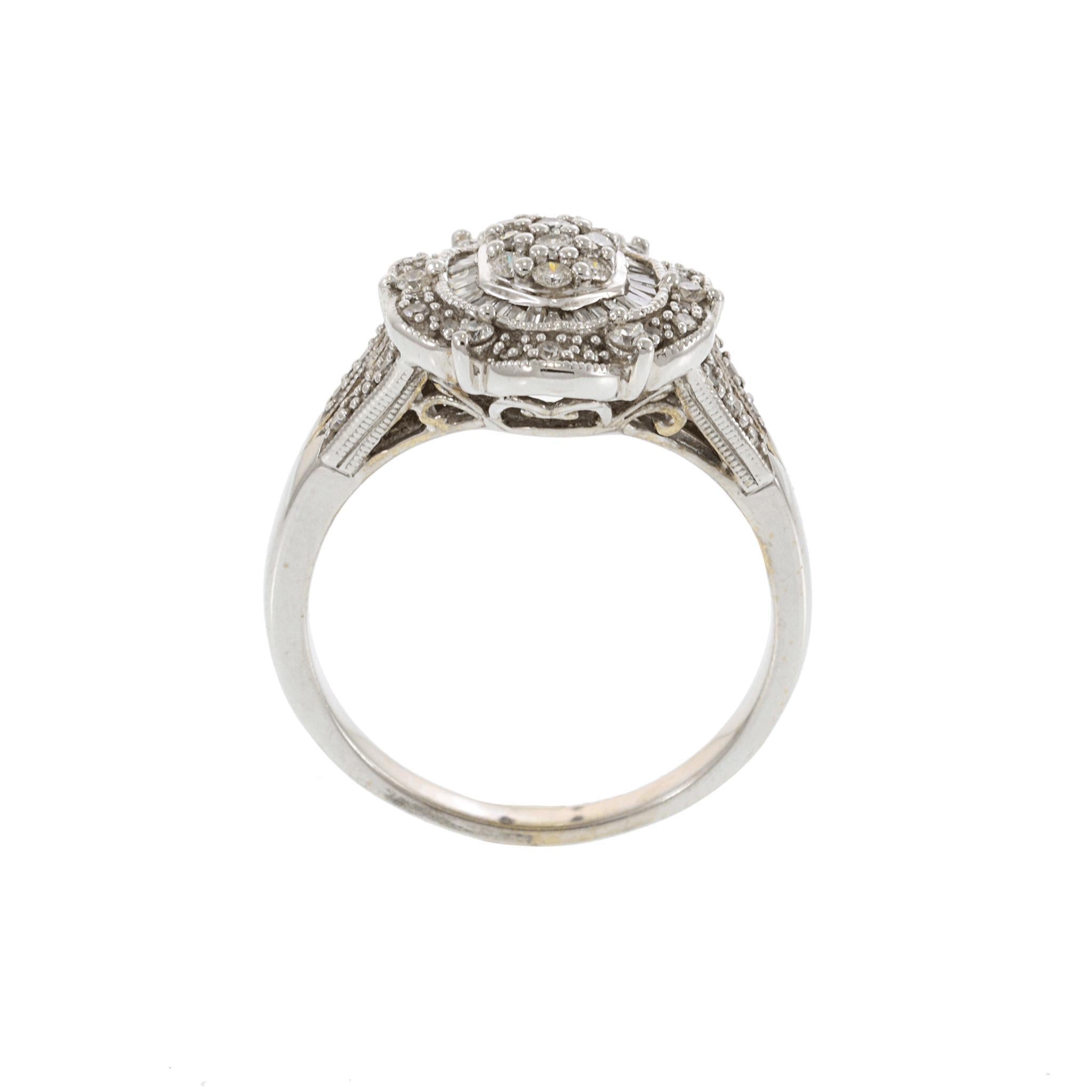 Anello con diamante stile Deco in oro bianco 14KT di proprietà in vendita 3
