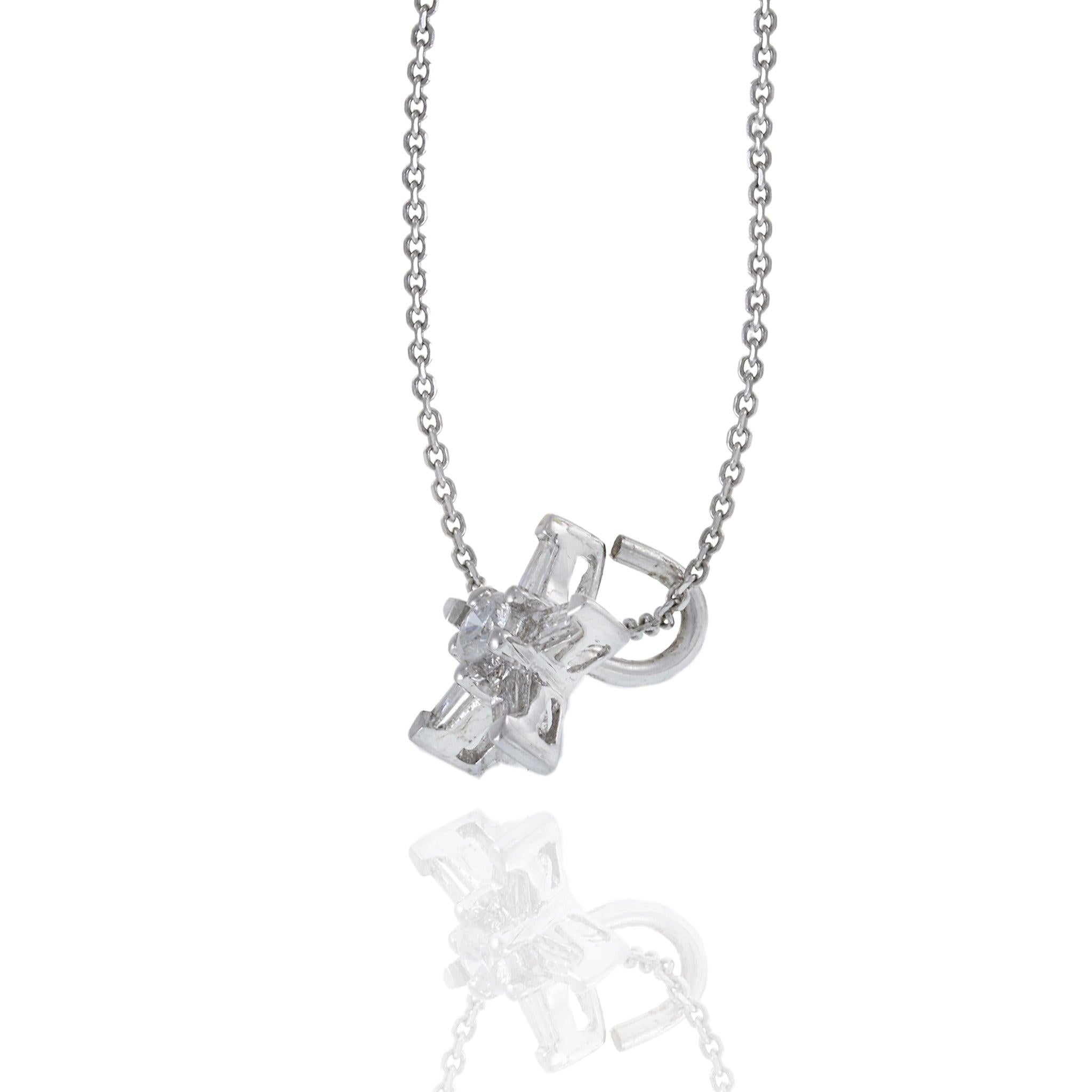 Ciondolo con diamante a forma di stella in oro bianco 14KT e catenina In condizioni ottime in vendita a New York, NY