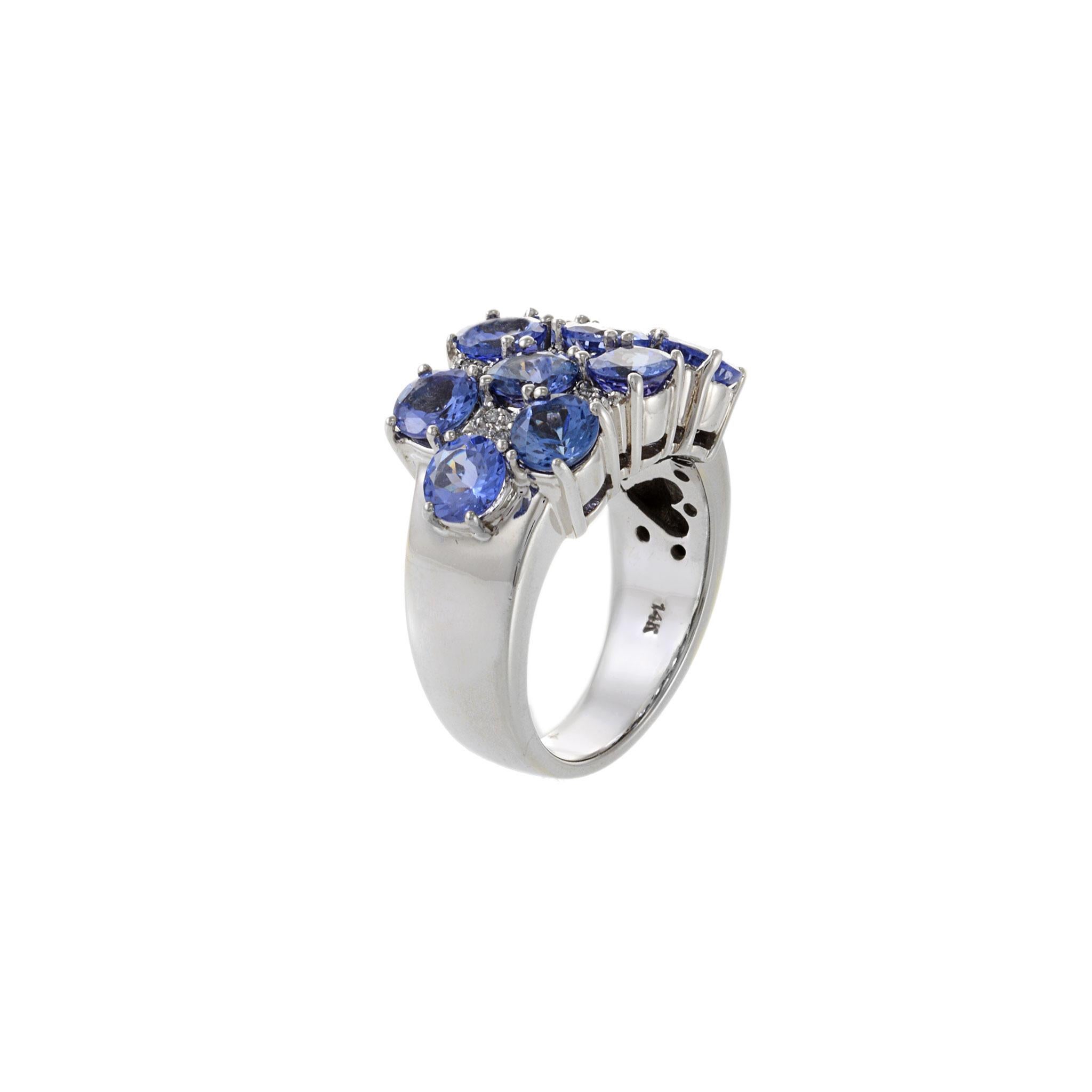 Round Cut Estate 14KT White Gold Tanzanite And Diamond Cluster Ring For Sale