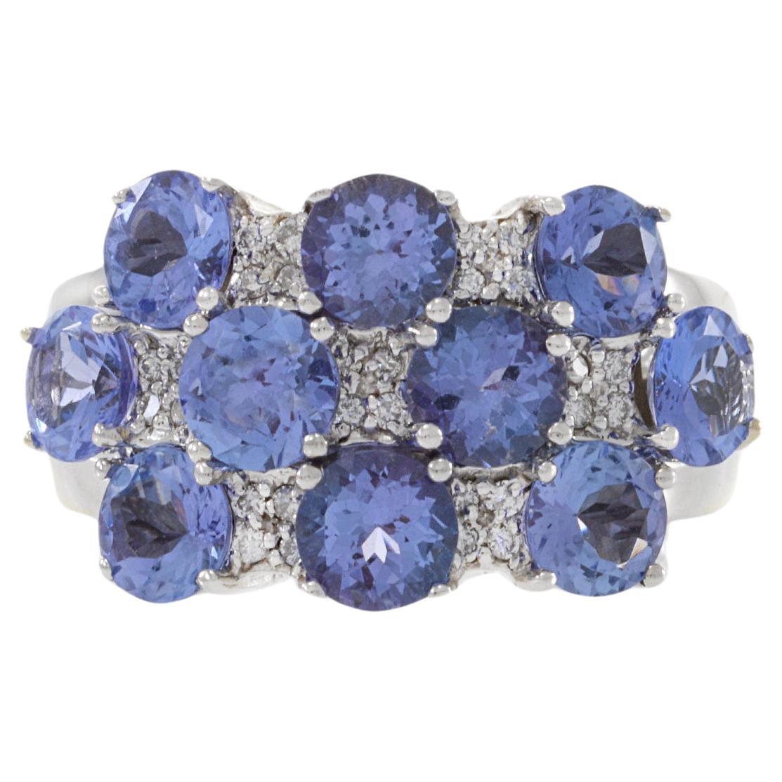 Anillo de oro blanco de 14 quilates con tanzanita y diamantes