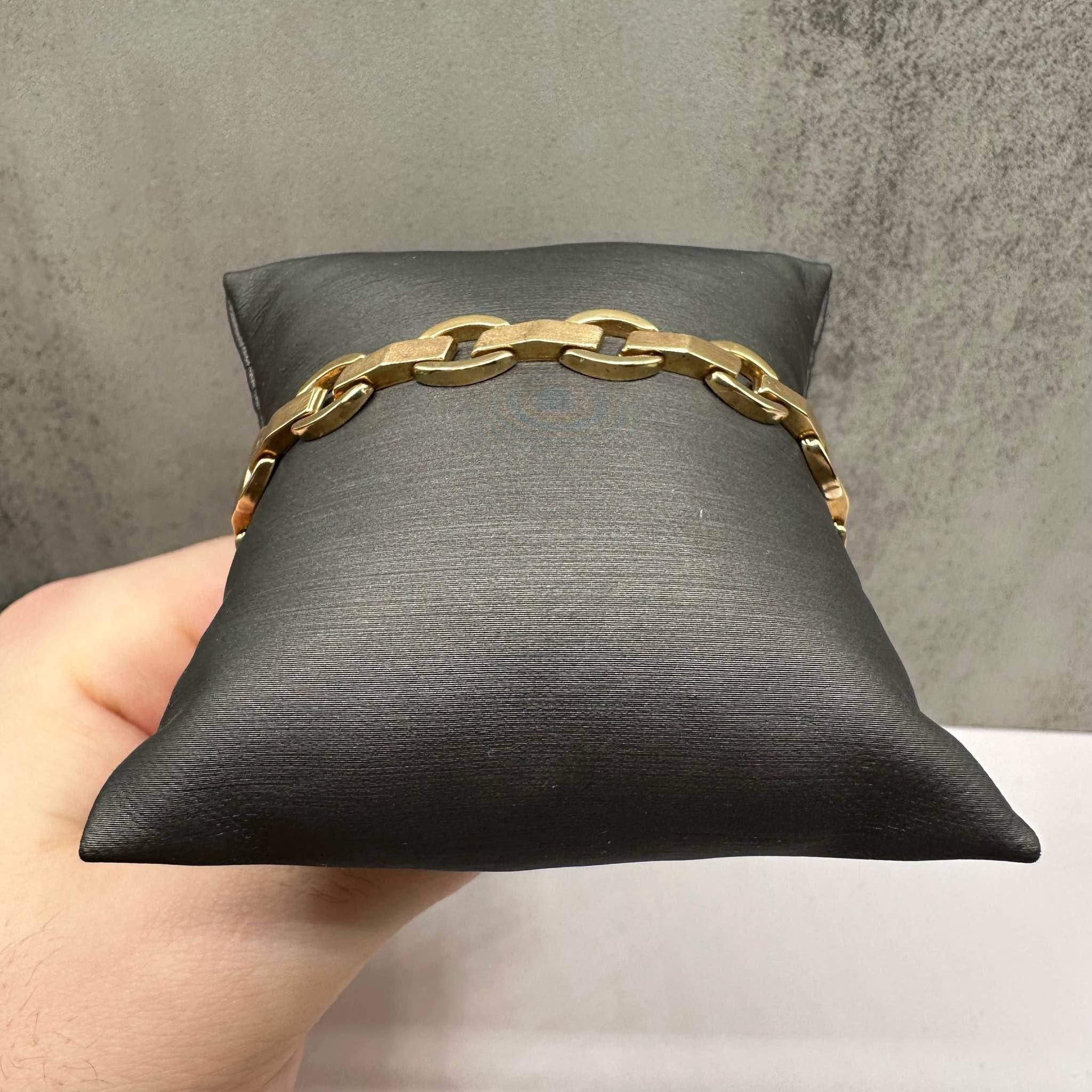 This elegant Estate 14kt Yellow Gold Bracelet features a 7.25-inch length with 8.7mm wide center links that have a finished texture, adding a sophisticated touch to the design. Weighing 10.6 grams, it offers a substantial yet comfortable feel for