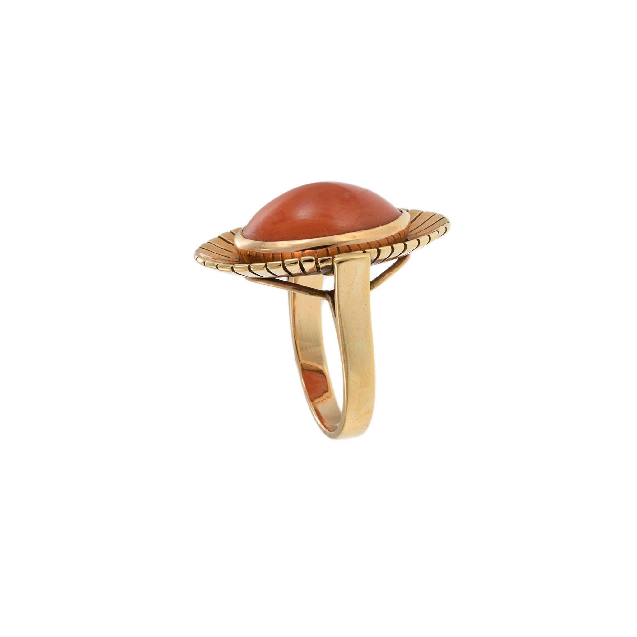 Estate 14KT Gelbgold natürlichen Korallen Cabochon Ring Damen im Angebot