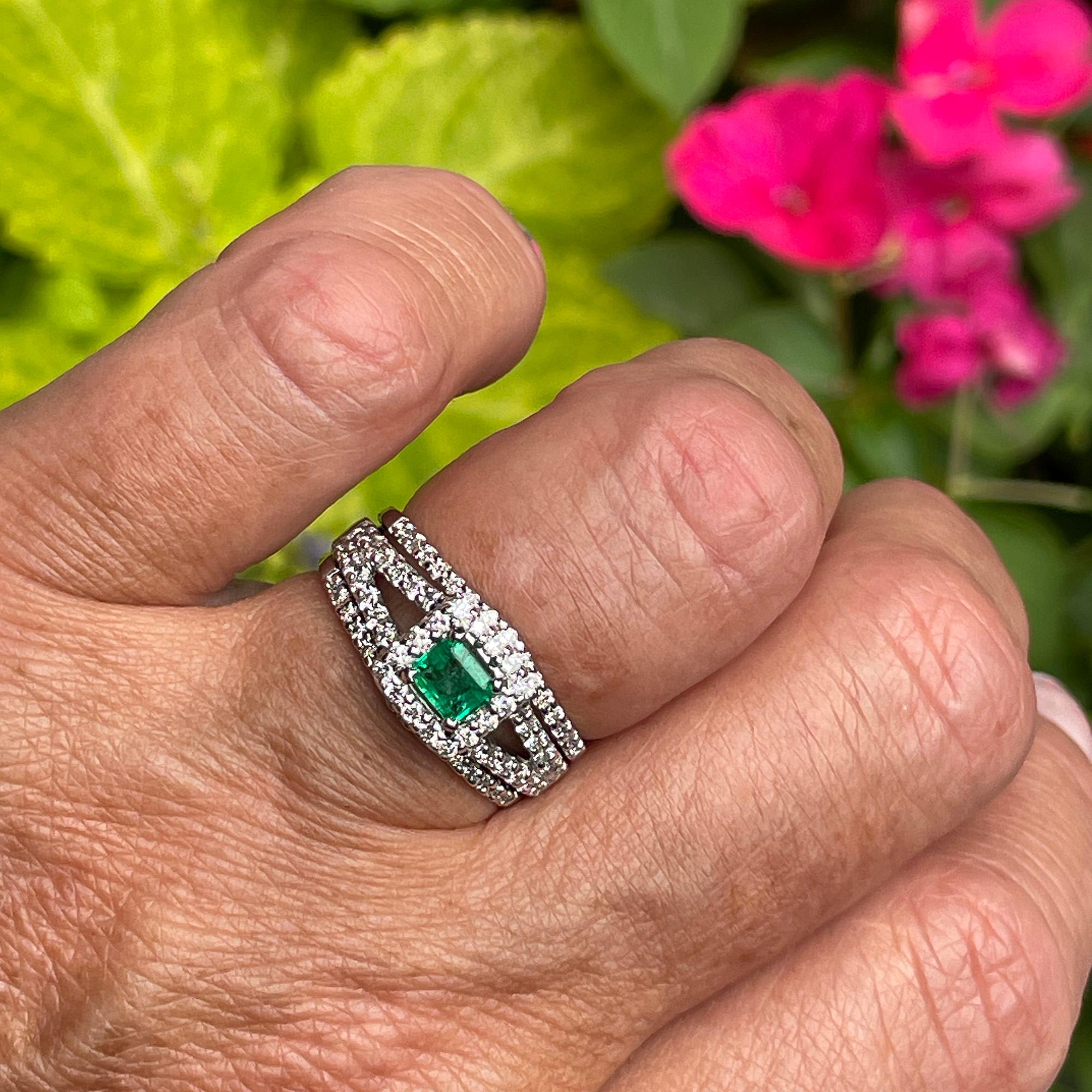 Estate 1.70ct Natural Green Emerald & Diamond Triple Band Gold Ring by Heizberg For Sale 4