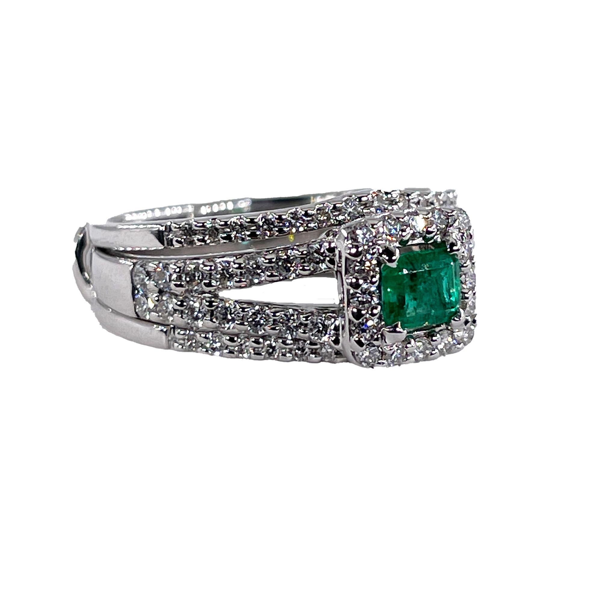 Moderne Bague à trois anneaux en or vert et émeraude naturelle de 1,70 carat et diamants de Heizberg en vente