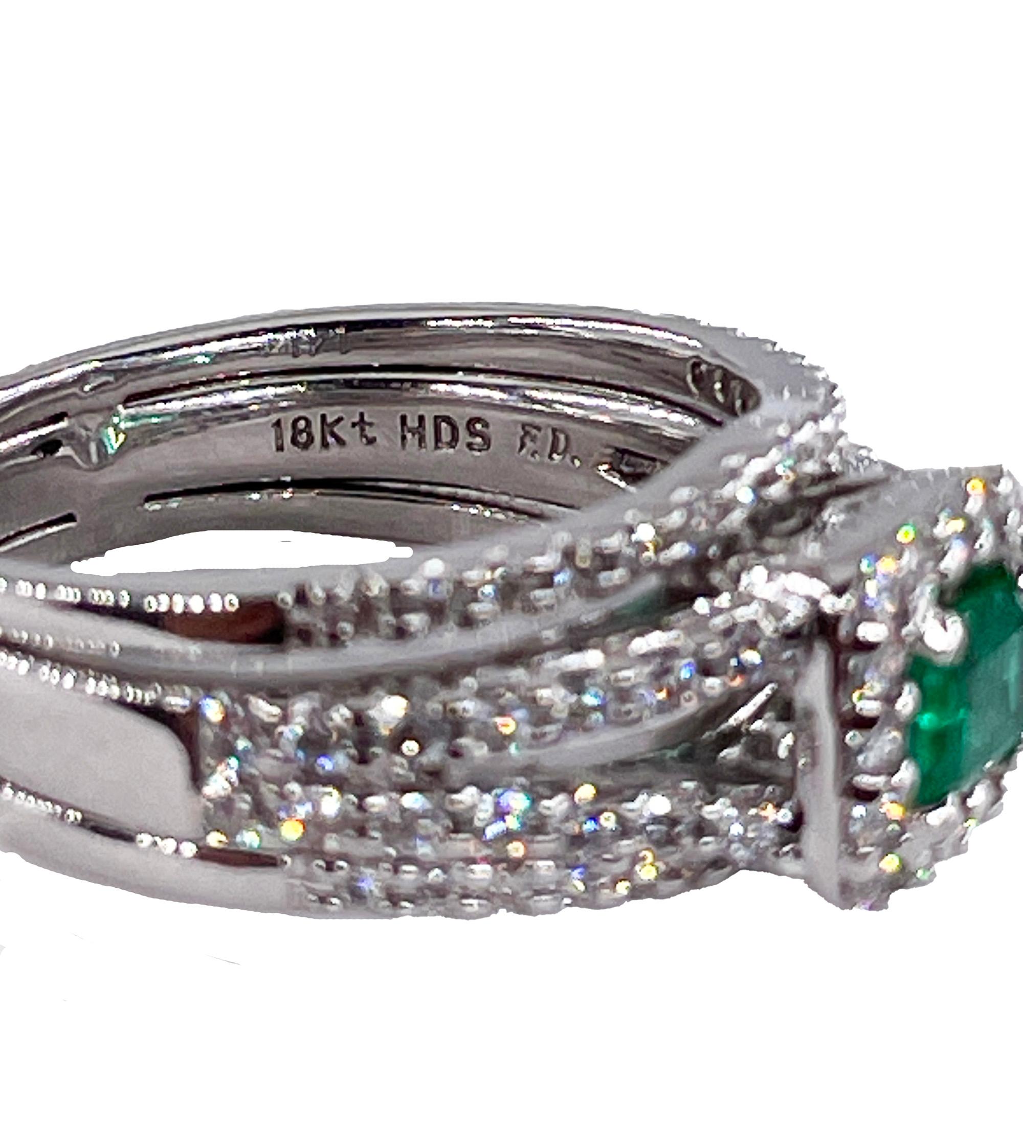 Bague à trois anneaux en or vert et émeraude naturelle de 1,70 carat et diamants de Heizberg en vente 3