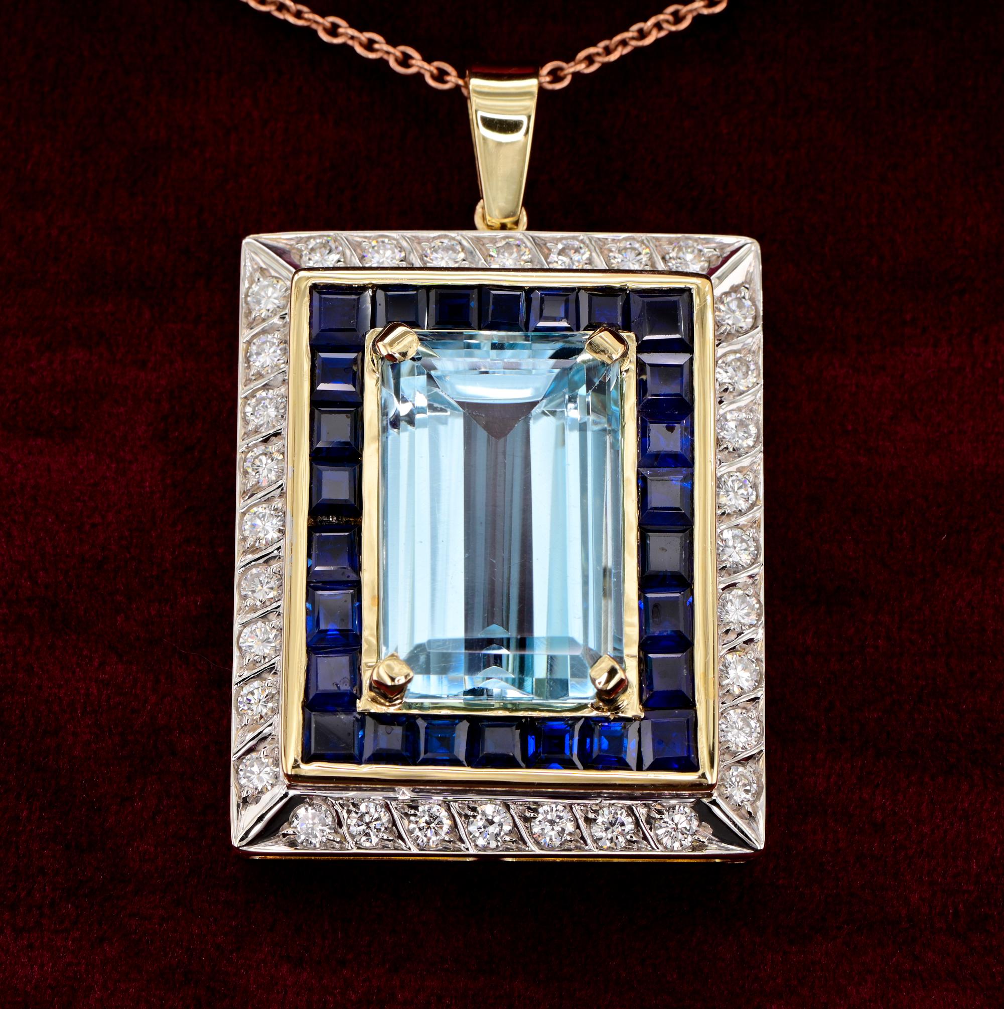 A Must Have
This remarkable vintage pendant is 1960 ca
Classy ever green style of high end jewellery
Entirely hand crafted as unique of solid 18 KT gold and some platinum portions
beautiful net design taking inspiration by the shape of the main
