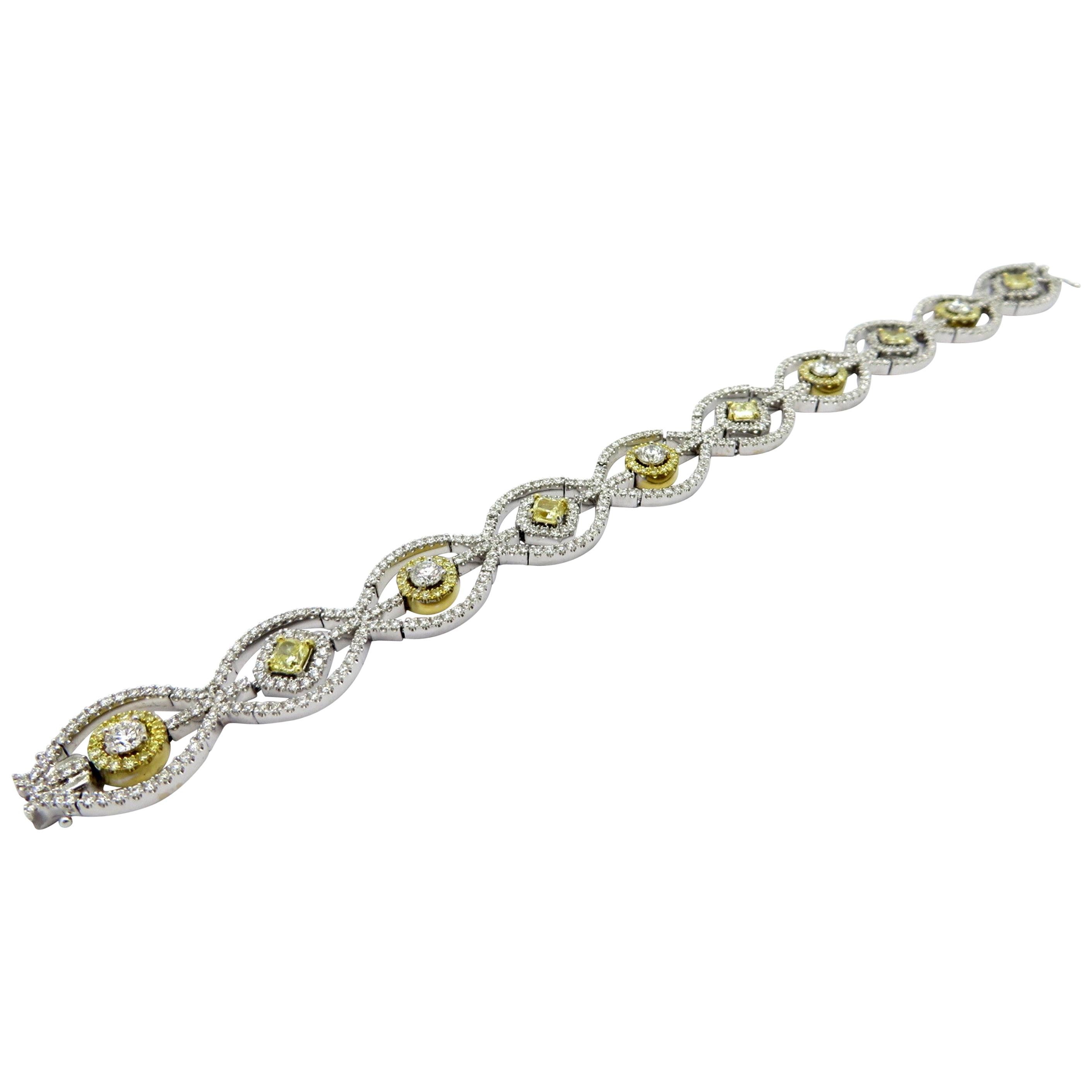 Bracelet tennis de succession en or bicolore 18 carats avec diamants jaunes taille radiant en vente