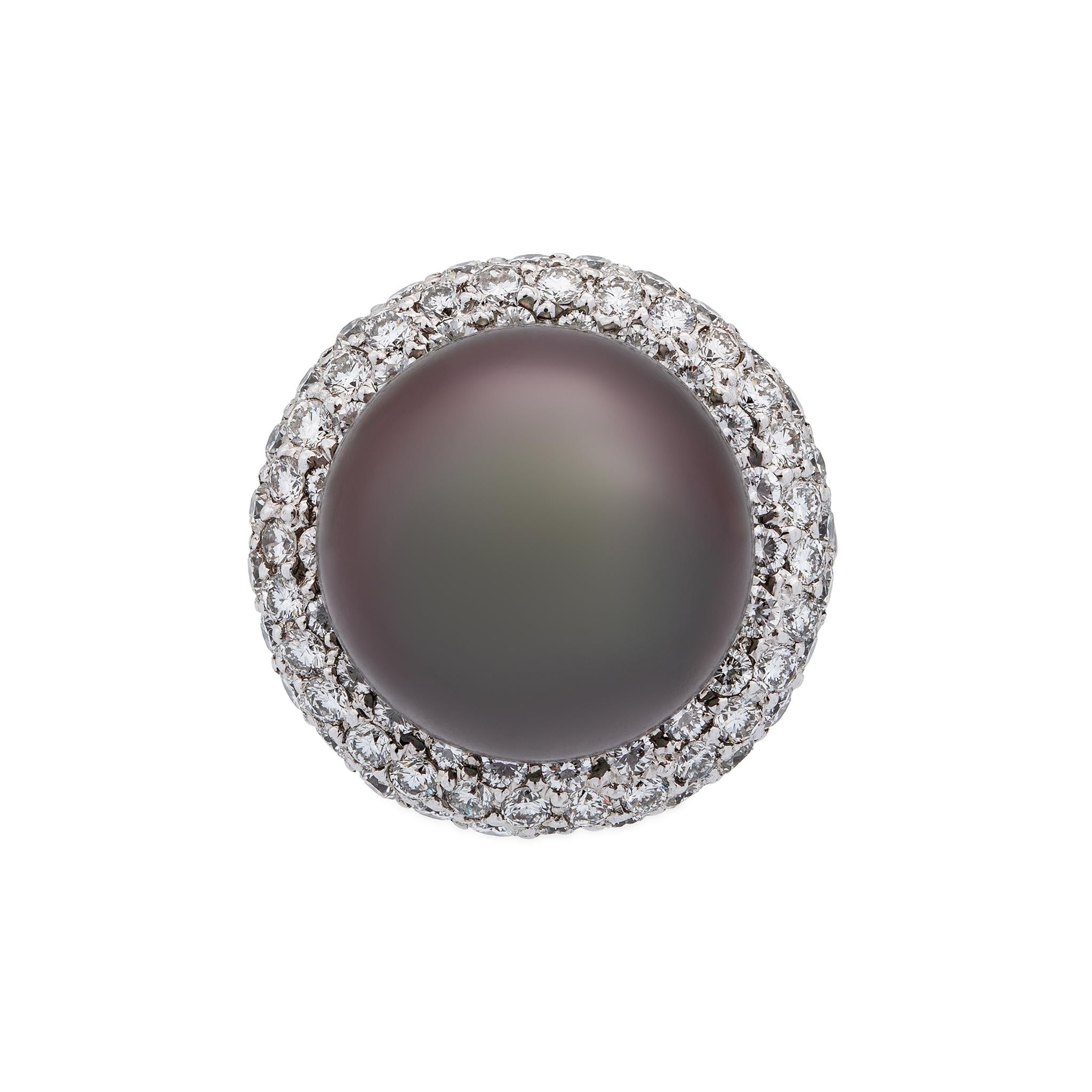 METAL TYPE: 18K White Gold
STONE WEIGHT: 4.50ct twd - estimated
TOTAL WEIGHT: 19.0g
RING SIZE: 5.75 (re-sizeable)