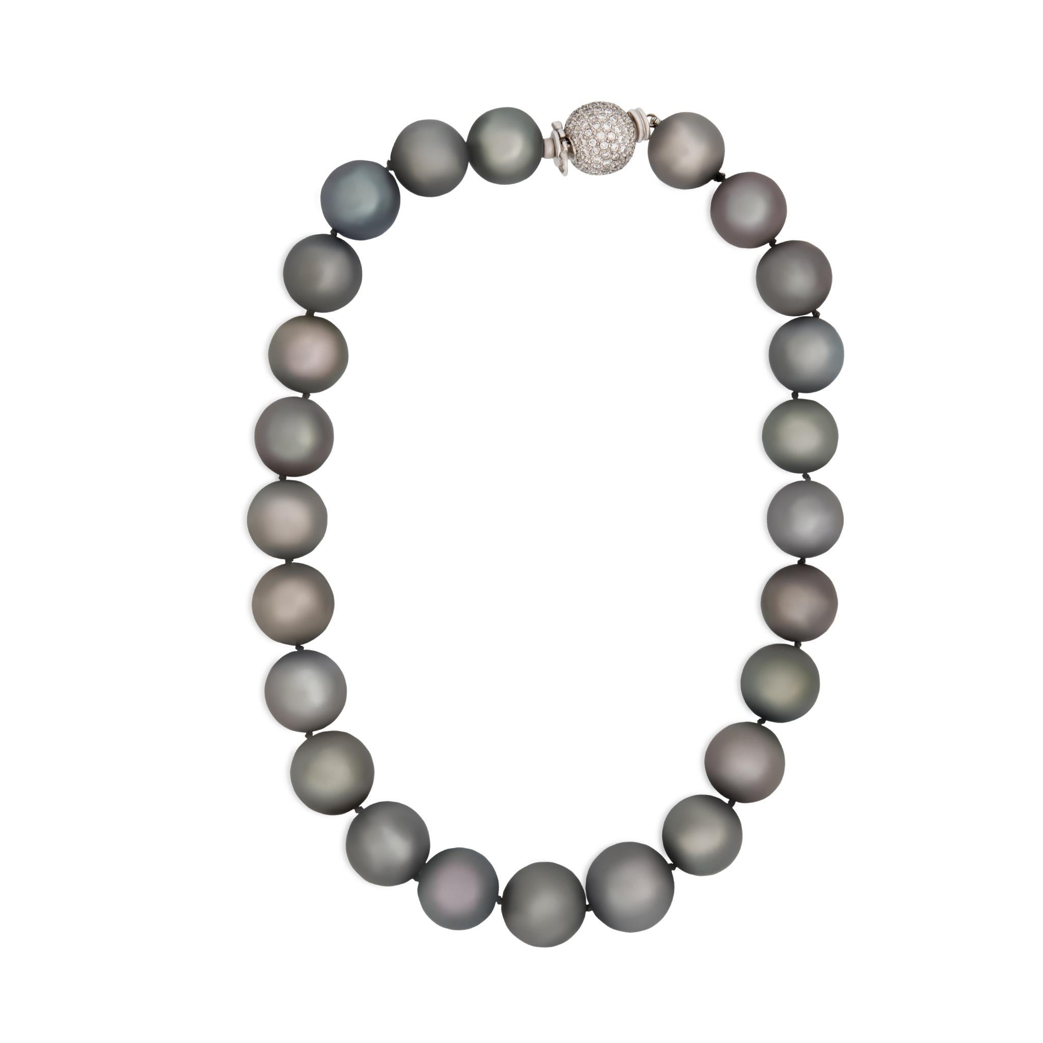 METAL TYPE: 18K White Gold
STONE WEIGHT:15-17mm South Sea Pearls
TOTAL WEIGHT: 136.5g
NECKLACE LENGTH: 16