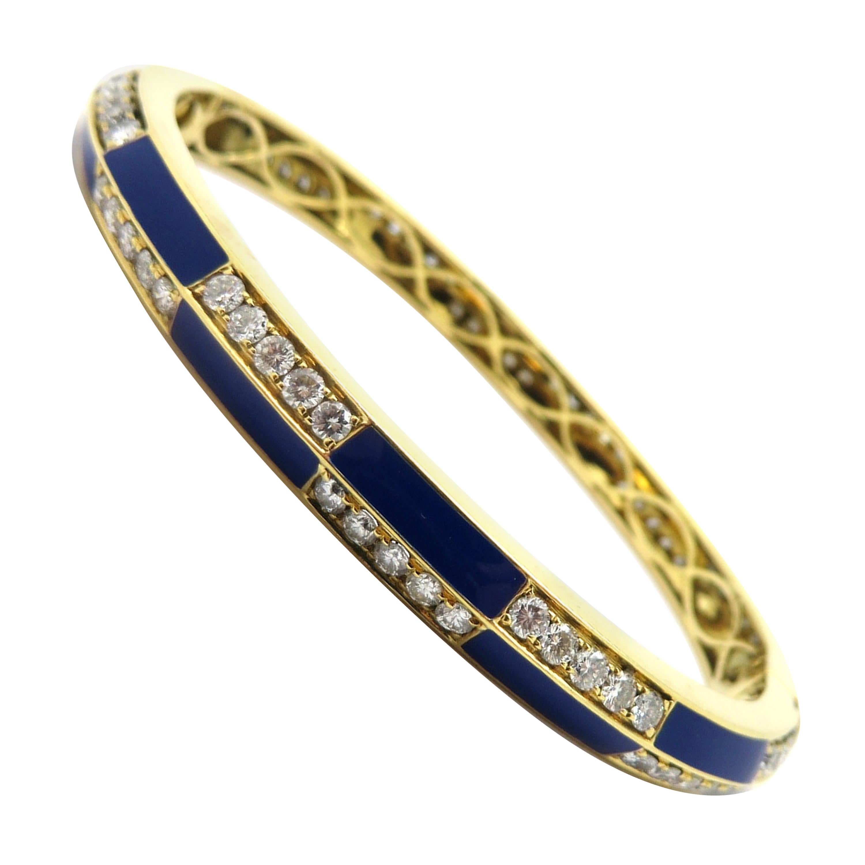 Estate 18 Karat Yellow Gold 4.60 Carat Round Diamond Blue Enamel Bangle Bracelet For Sale
