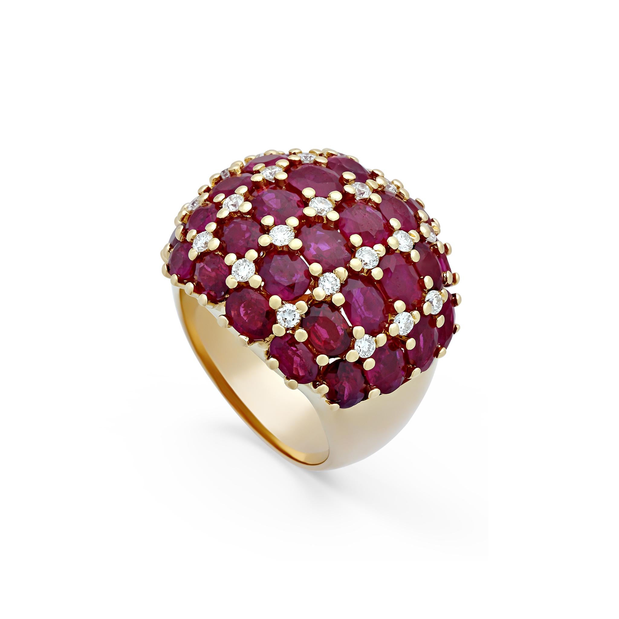Estate 18 Karat Yellow Gold Ruby and Diamond Ring In Excellent Condition In New York, NY