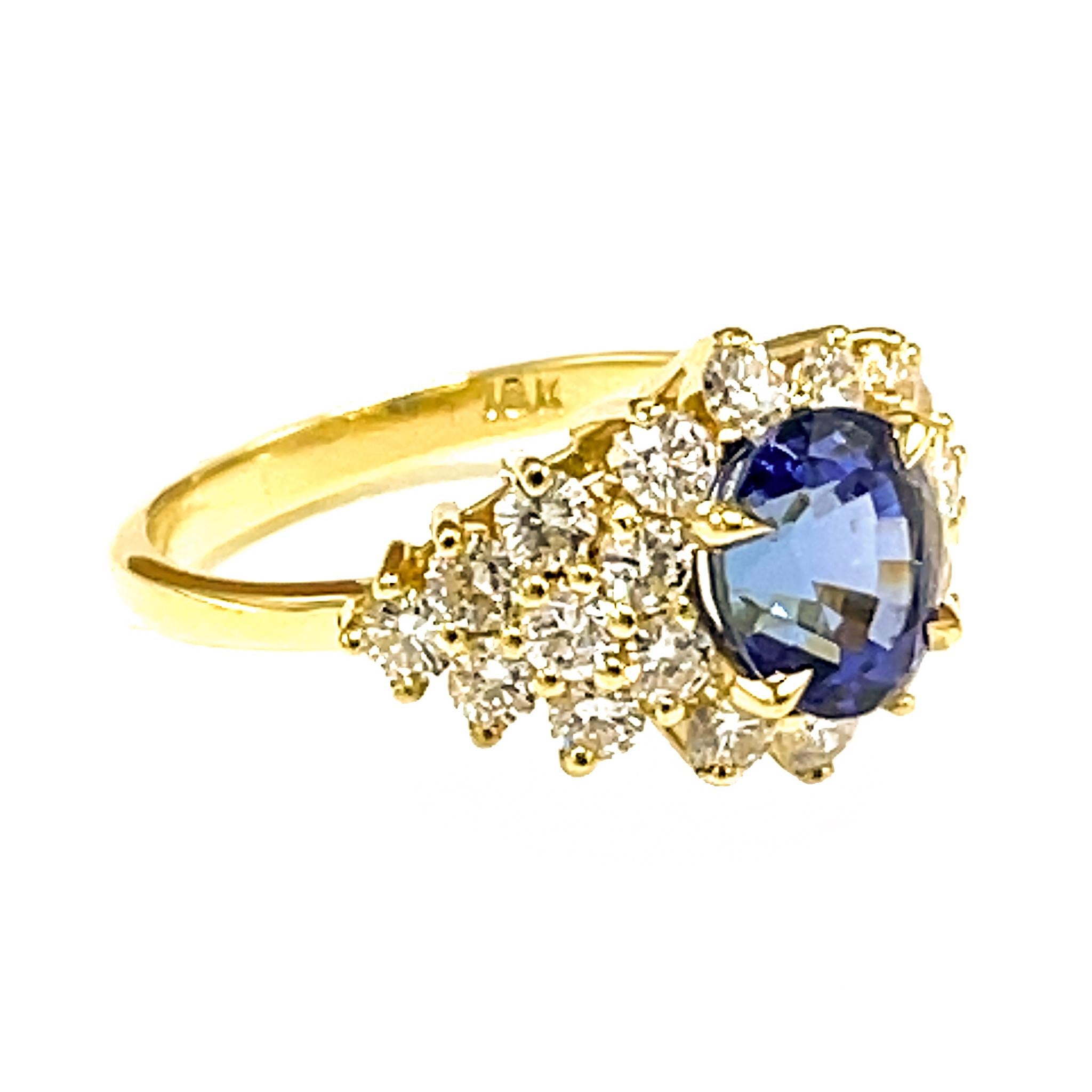 Estate 18 kt Yellow Gold Tanzanite and Diamond Ring In Good Condition For Sale In New York, NY