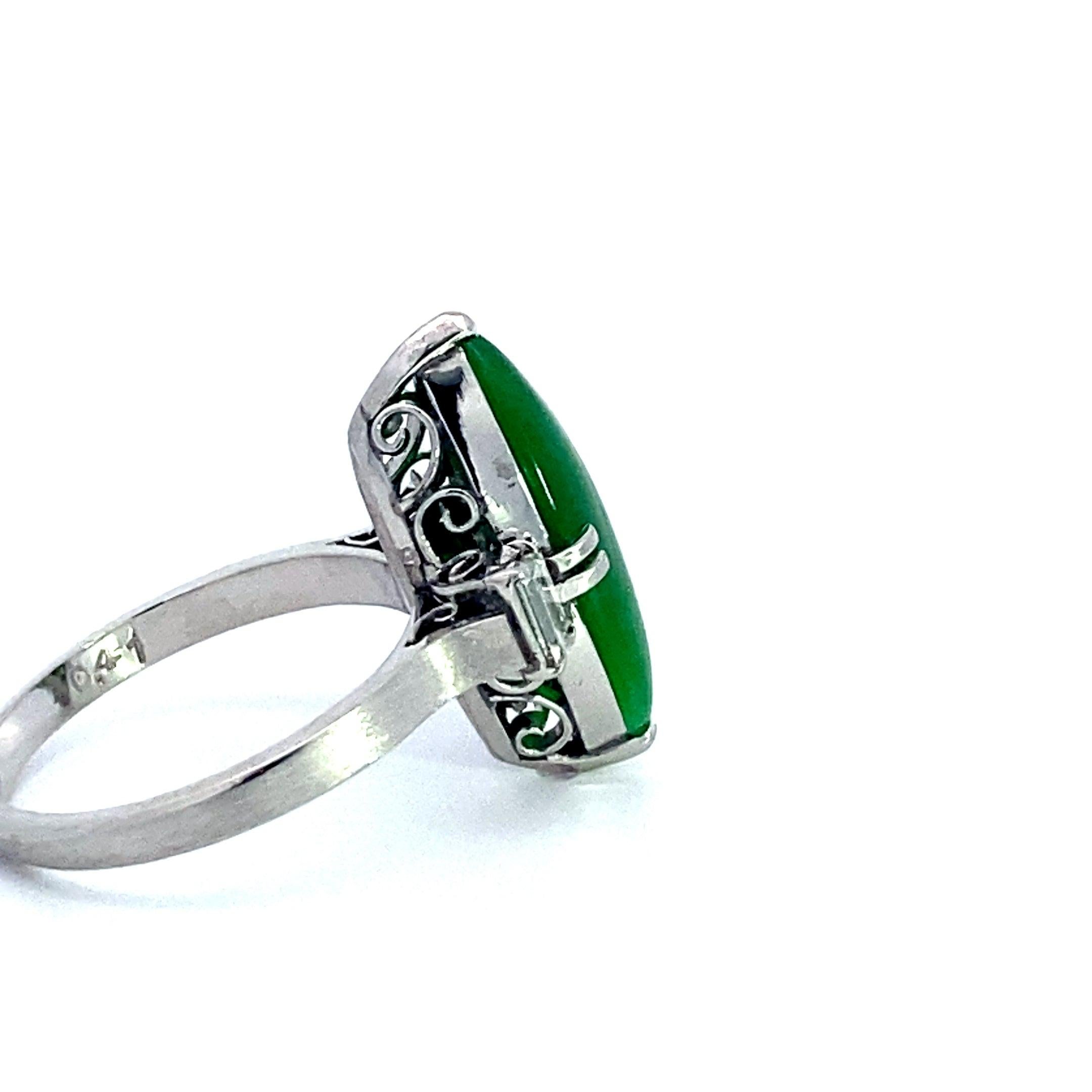 Donna Anello di giada e diamanti in platino da 18 x 6 mm 14199 in vendita