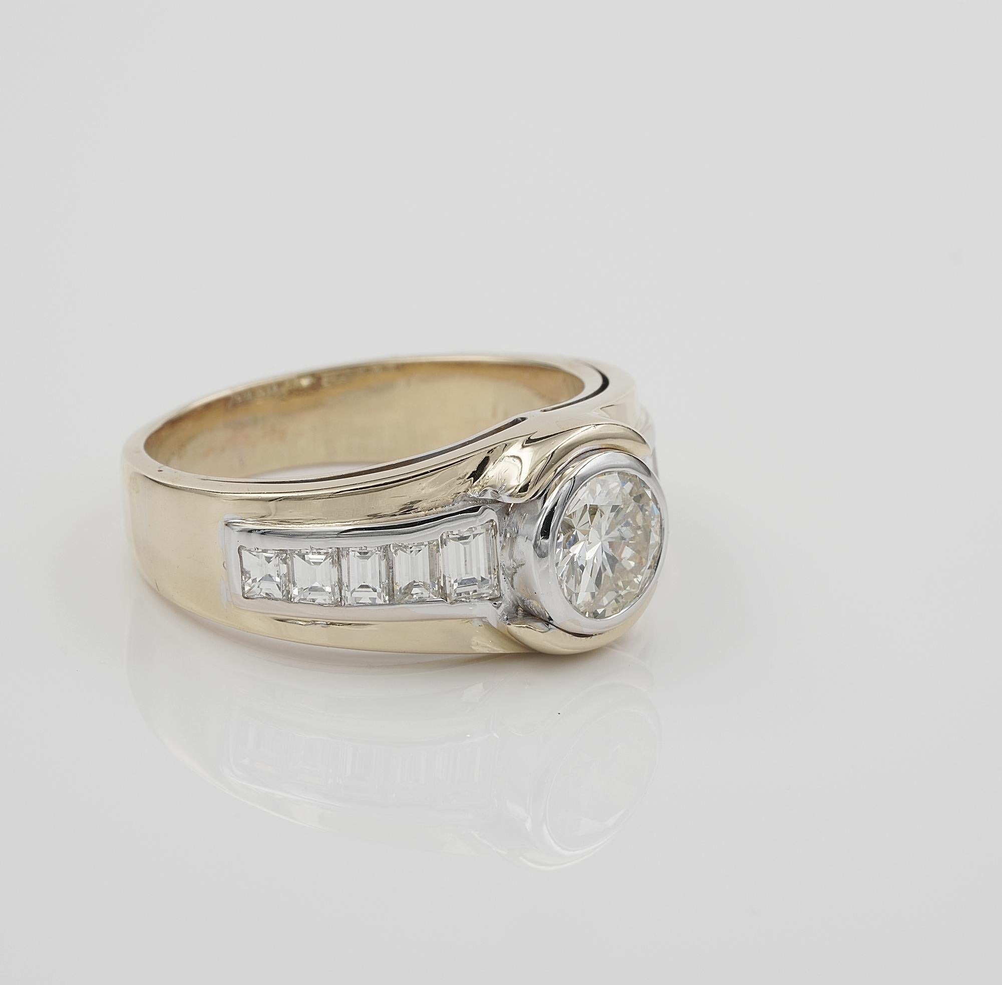 Contemporary Estate 1.85 Ct Round and Baguette Cut 18 KT ring For Sale
