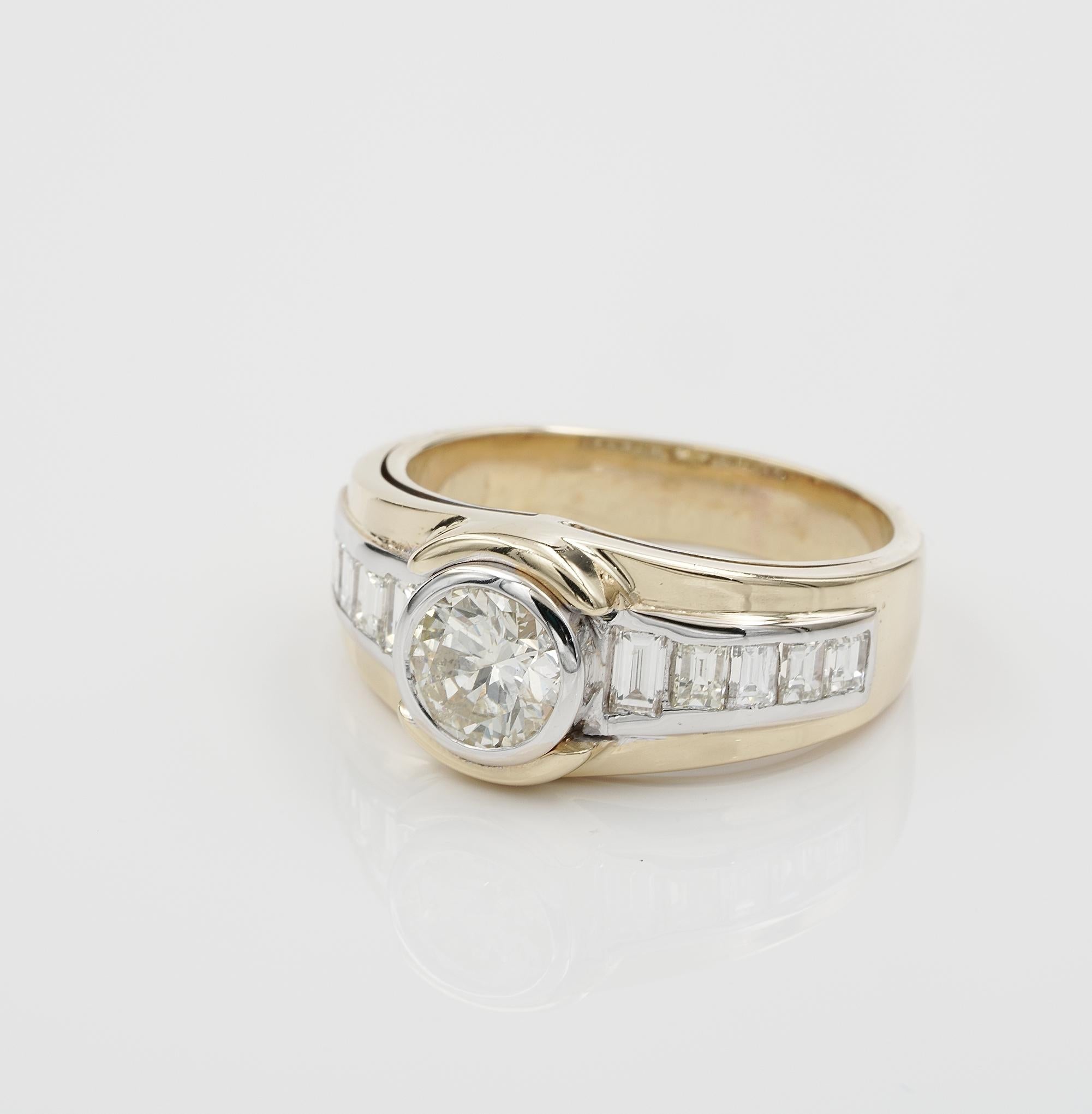 Estate 1.85 Ct Round and Baguette Cut 18 KT ring In Excellent Condition For Sale In Napoli, IT