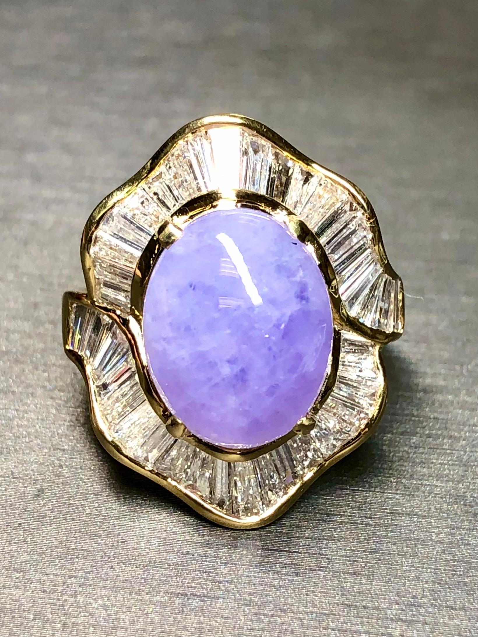 Estate 18K Baguette Diamond Lavendar Jade Cabochon Cocktail Ring Sz 7 In Excellent Condition For Sale In Winter Springs, FL