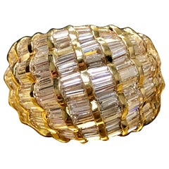 Bague cocktail à large anneau en diamant baguette 18 carats de 6 carats poids total, taille 7,75