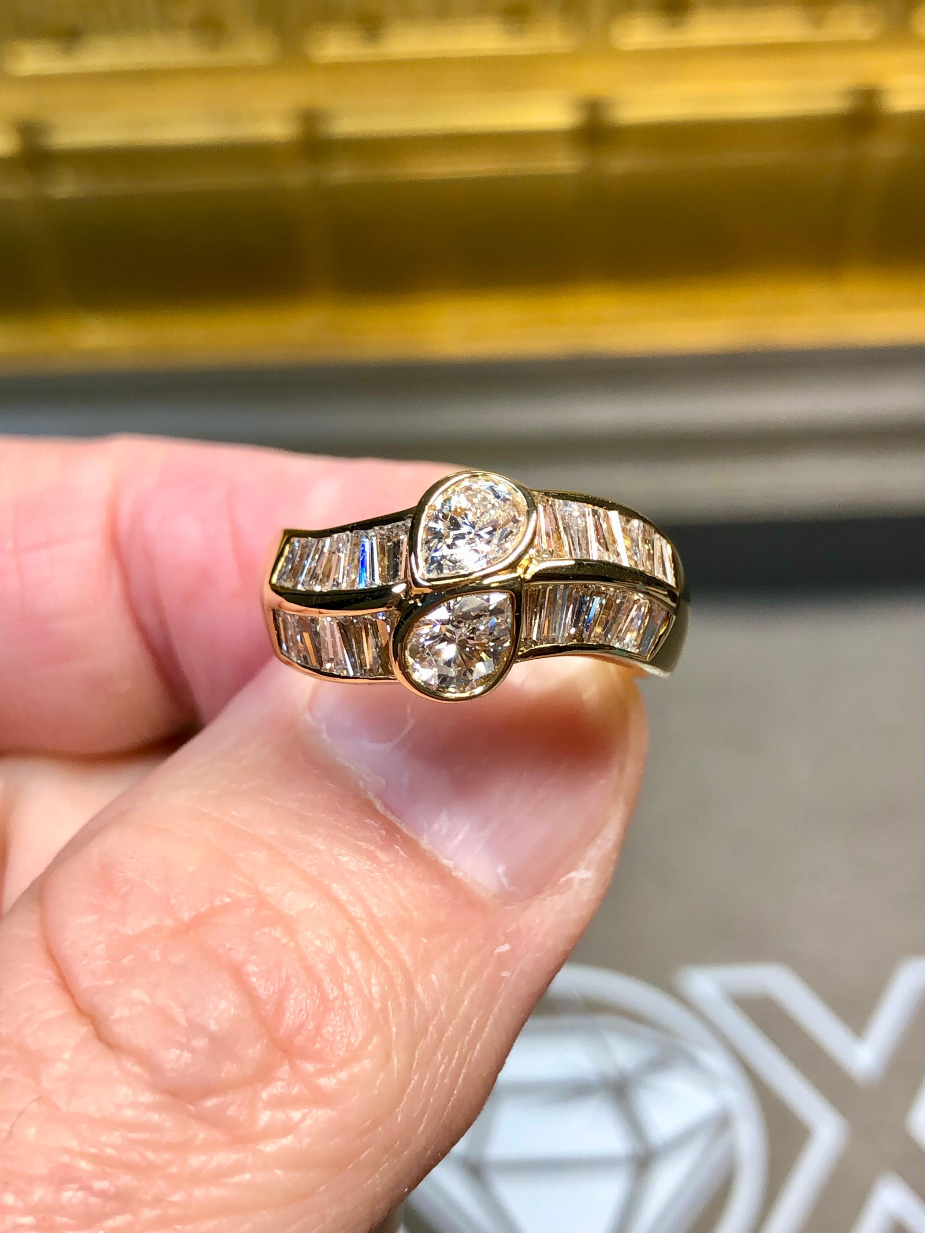 Contemporaneo Tenuta 18K Baguette Pear Shape Diamond Cluster Bypass Ring 2.13ctw Sz 6.5 in vendita